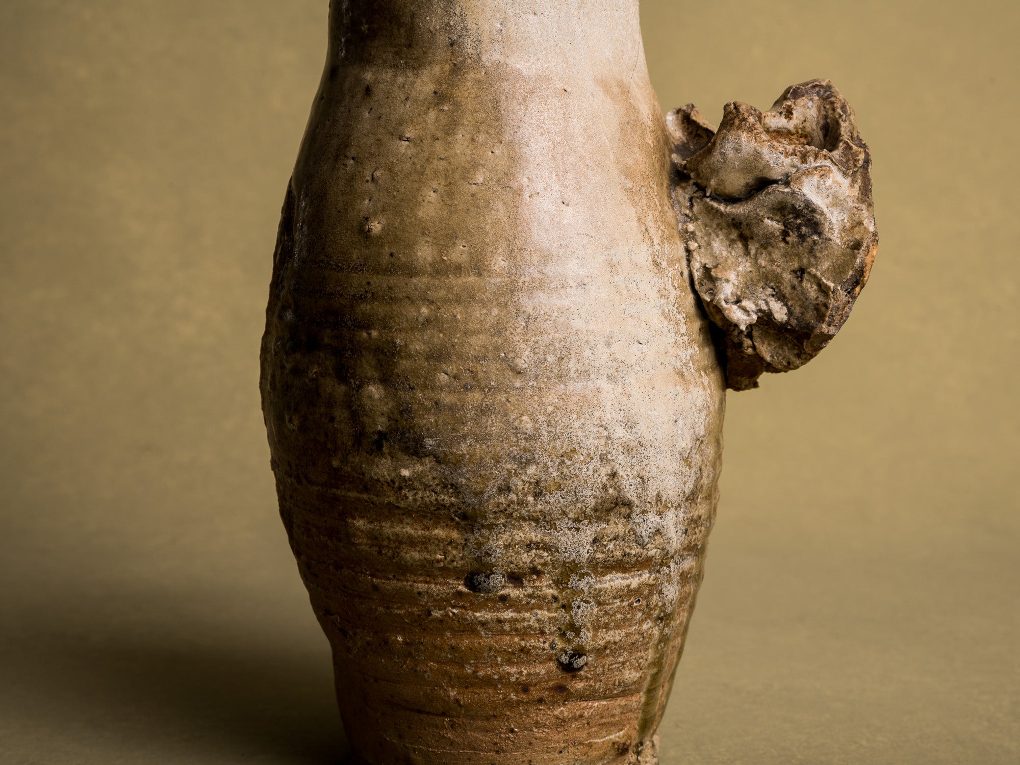 Mitate, vase "jambe de chien" en grès du beauvaisis, France (XVIIIe / XIXe siècle)..Mitate, vase "jambe de chien" in stoneware from beauvaisis, France (18th / 19th century)