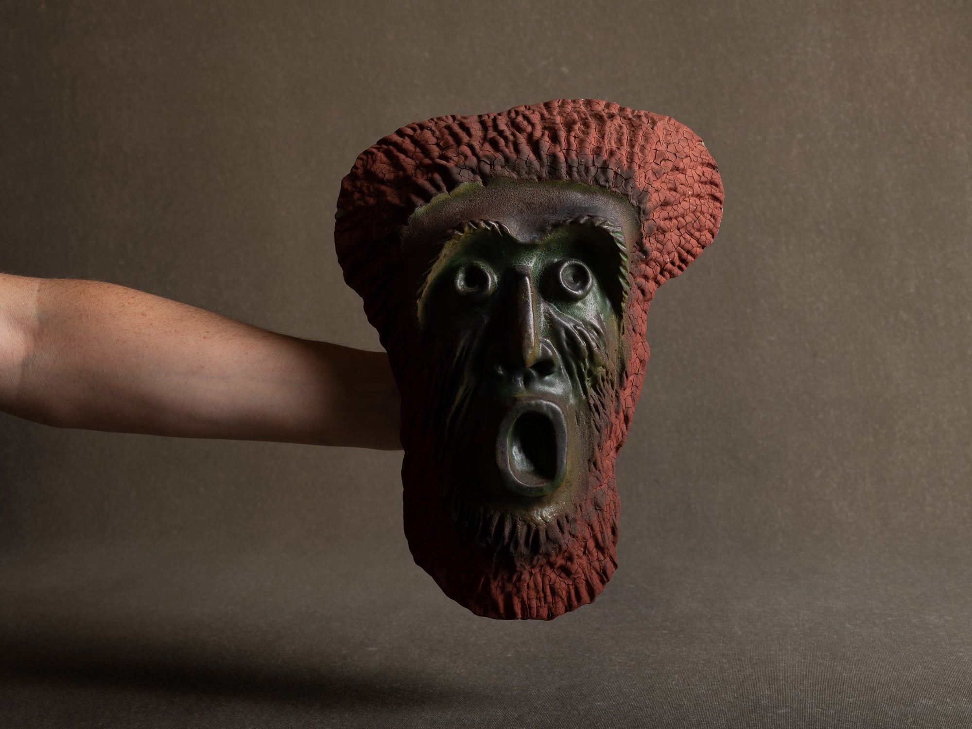 Exceptionnel masque mural "hurleur" de Henri‑Georges Dupetit, France (vers 1965)..Outstanding screaming mask by Henri‑Georges Dupetit, France (circa 1965)