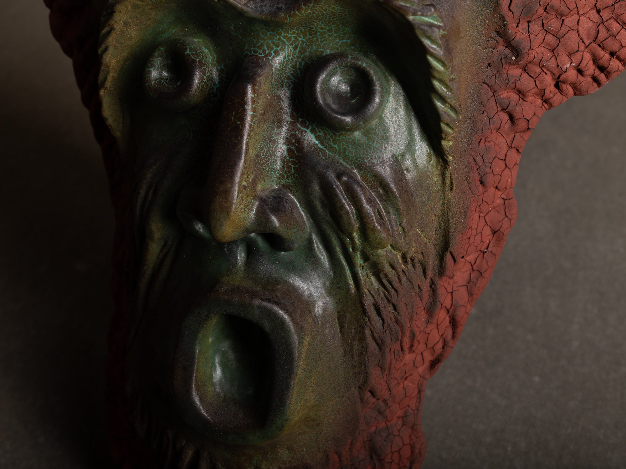 Exceptionnel masque mural "hurleur" de Henri‑Georges Dupetit, France (vers 1965)..Outstanding screaming mask by Henri‑Georges Dupetit, France (circa 1965)