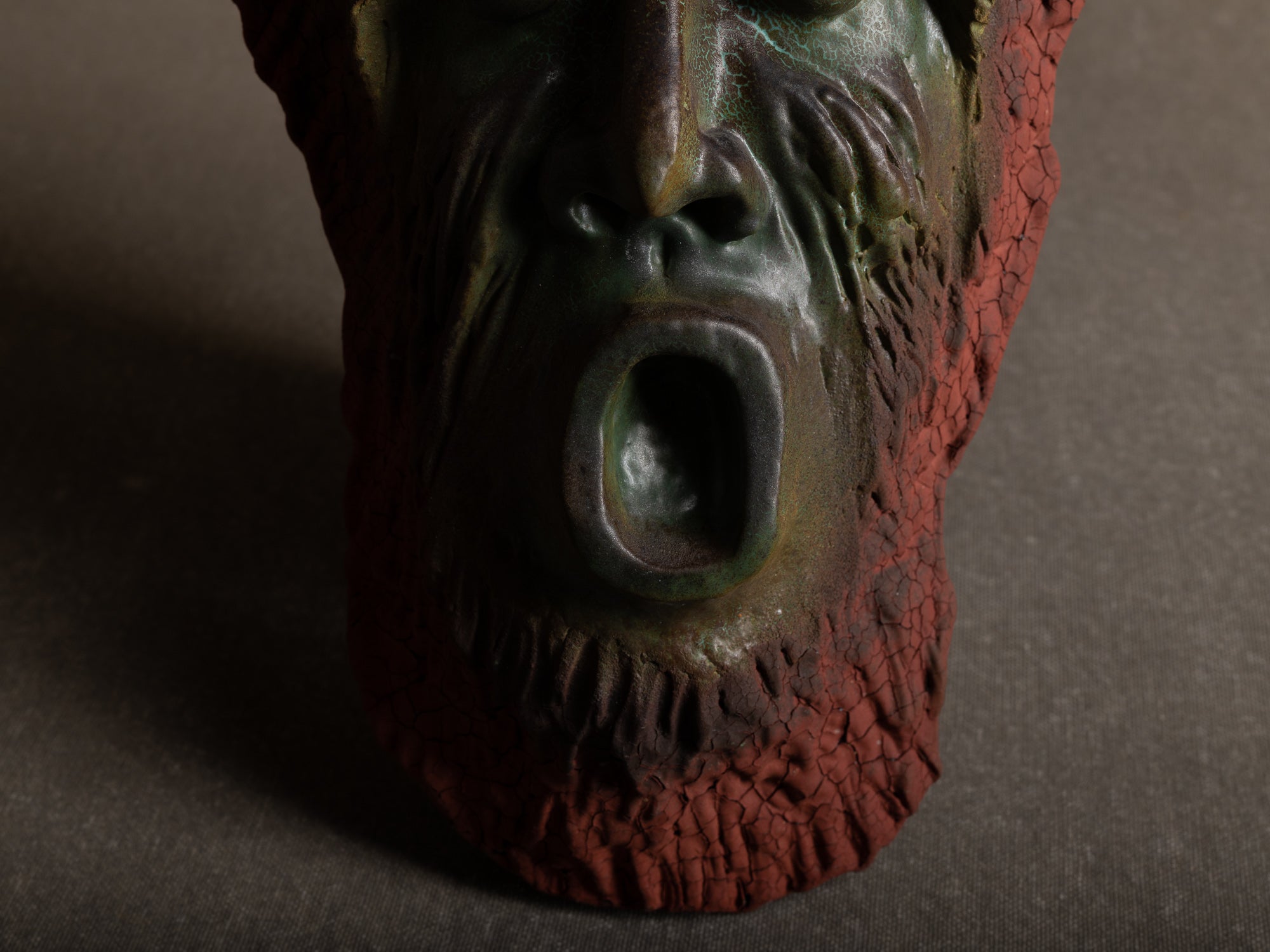 Exceptionnel masque mural "hurleur" de Henri‑Georges Dupetit, France (vers 1965)..Outstanding screaming mask by Henri‑Georges Dupetit, France (circa 1965)