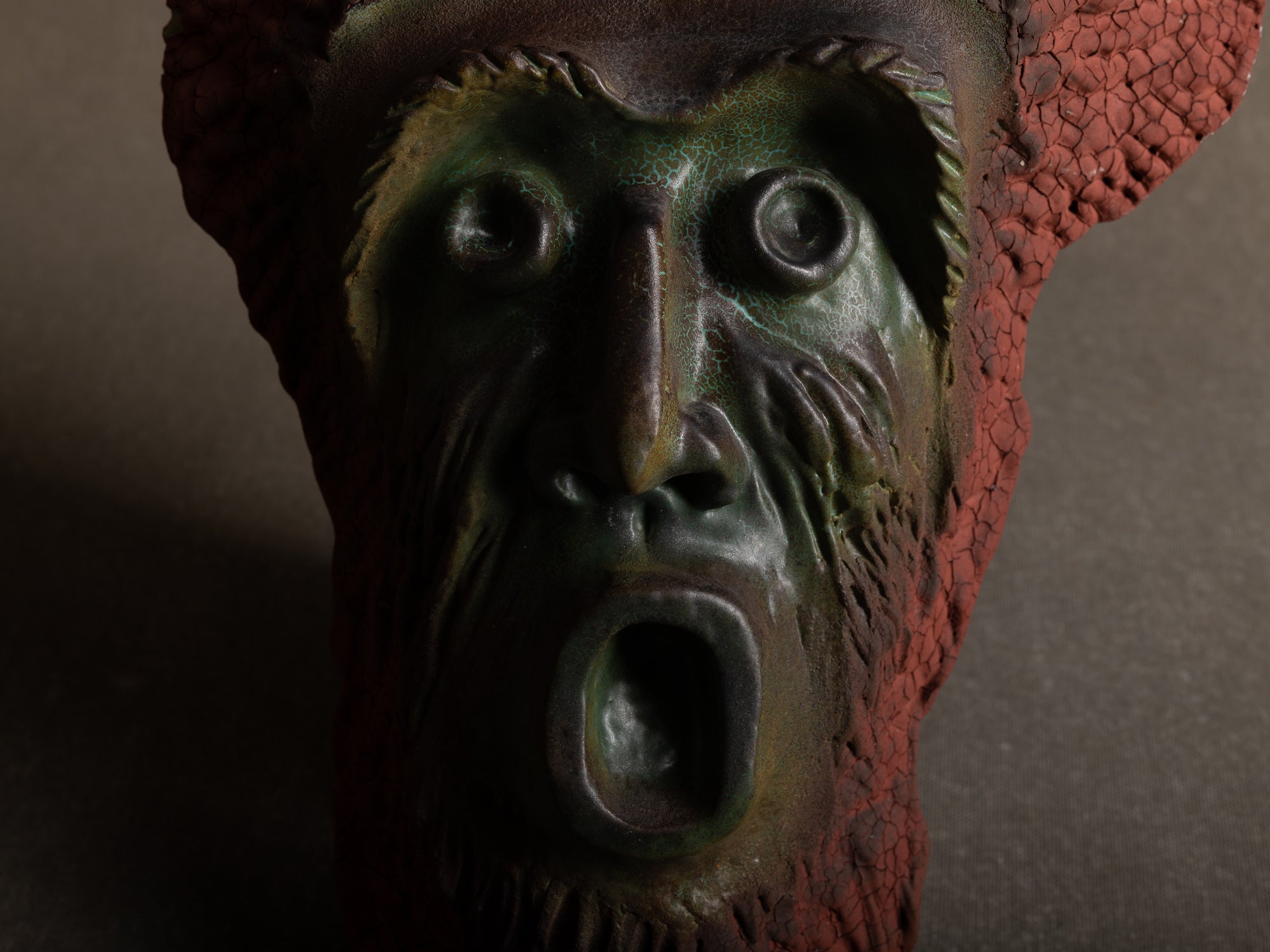 Exceptionnel masque mural "hurleur" de Henri‑Georges Dupetit, France (vers 1965)..Outstanding screaming mask by Henri‑Georges Dupetit, France (circa 1965)