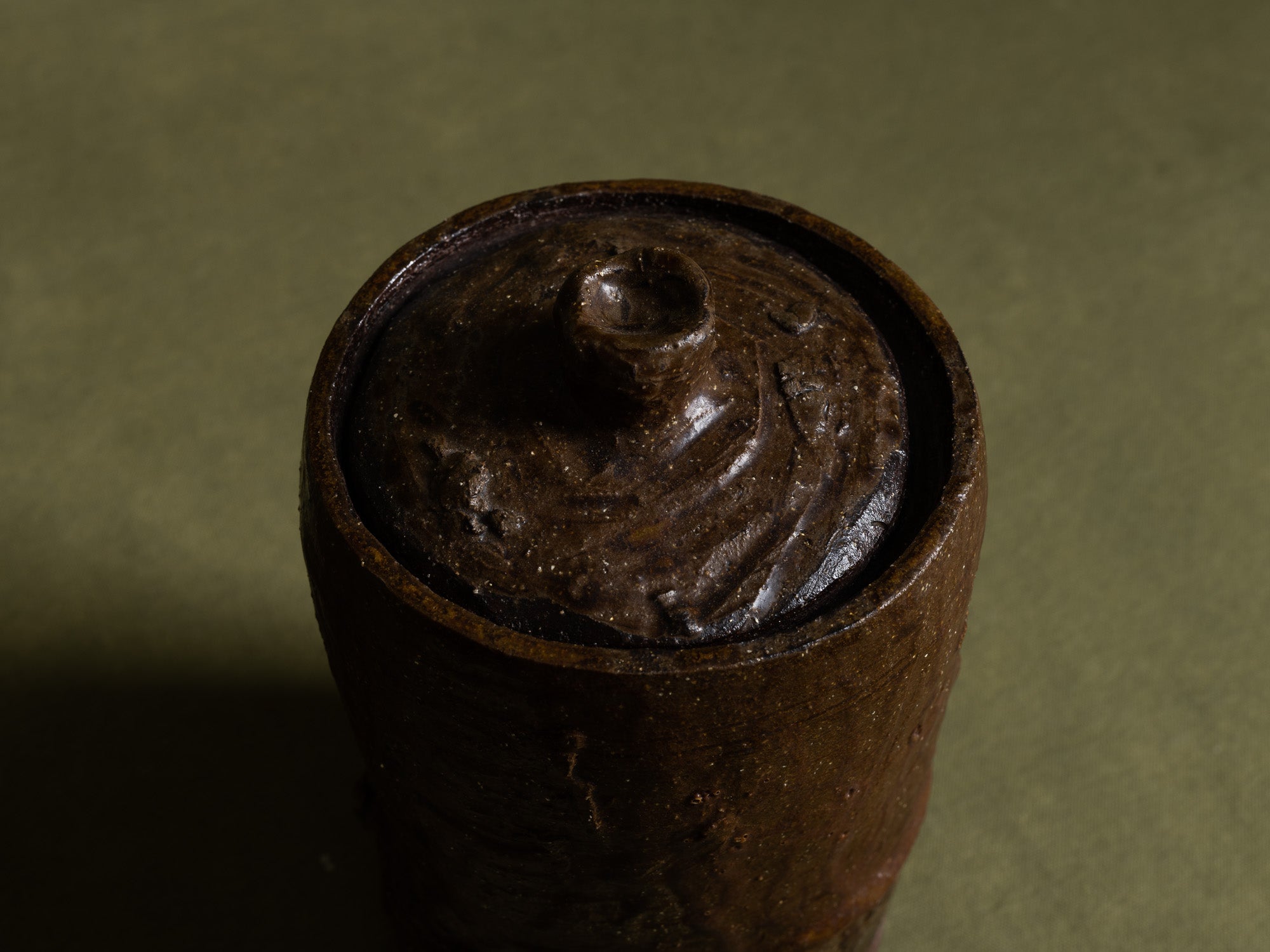 Mizusashi, pot couvert à eau, Japon (ère Shōwa)..Seto ware water pot Mizusashi , Japan (Shōwa era)