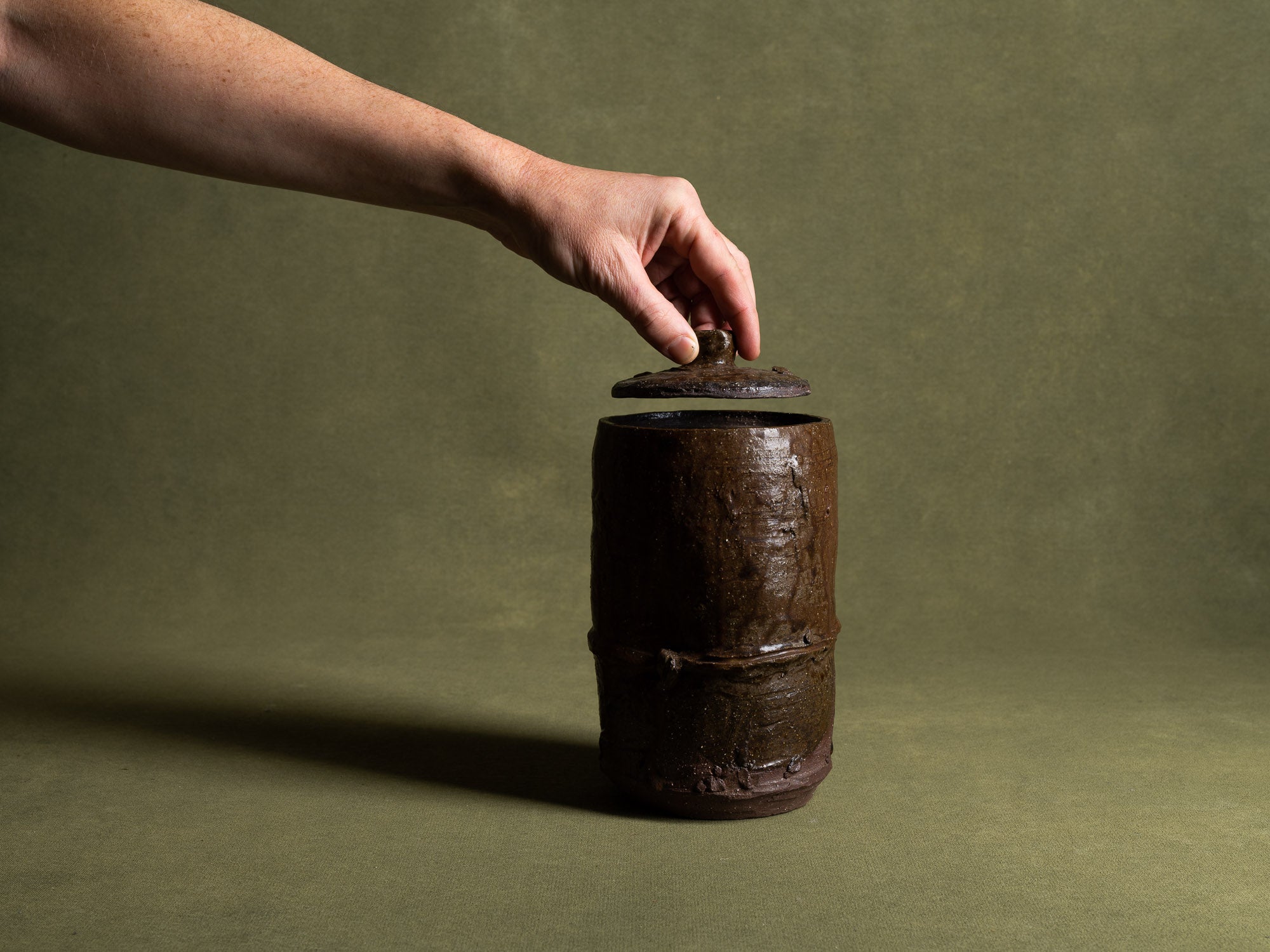 Mizusashi, pot couvert à eau, Japon (ère Shōwa)..Seto ware water pot Mizusashi , Japan (Shōwa era)