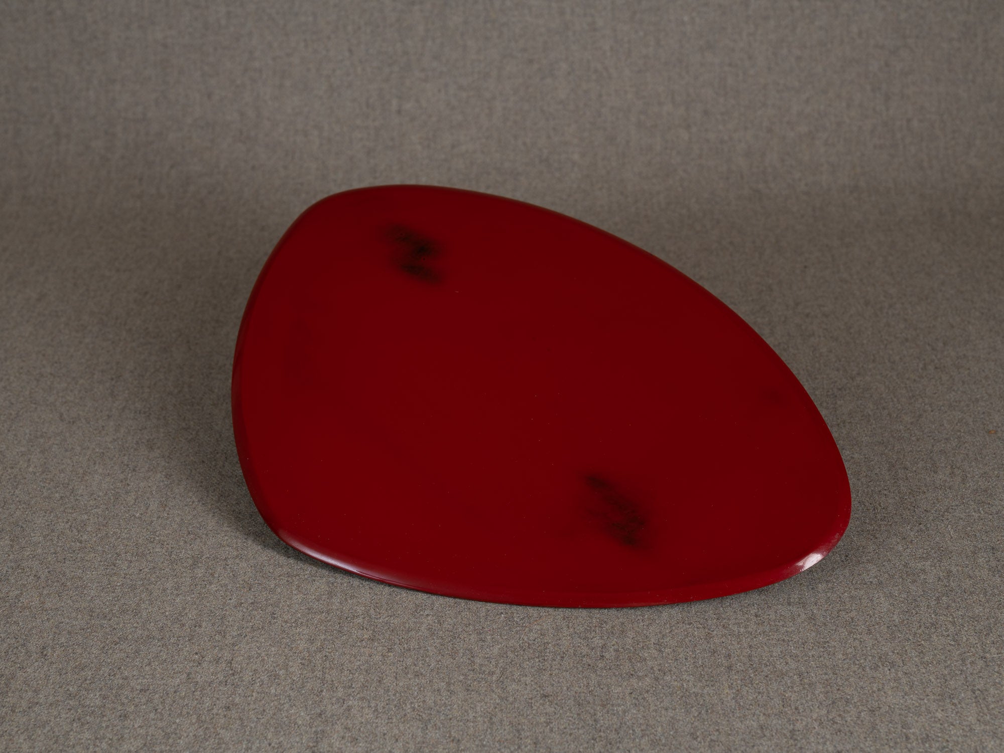 Plateau monoxyle senchabon en laque urushi negoro, Japon (Ére Showa)..Free form monoxyle senchabon tray in urushi negoro lacquer, Japan (Showa era)
