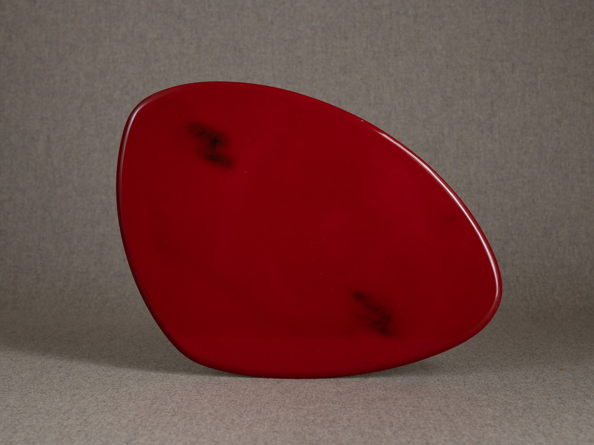 Plateau monoxyle senchabon en laque urushi negoro, Japon (Ére Showa)..Free form monoxyle senchabon tray in urushi negoro lacquer, Japan (Showa era)