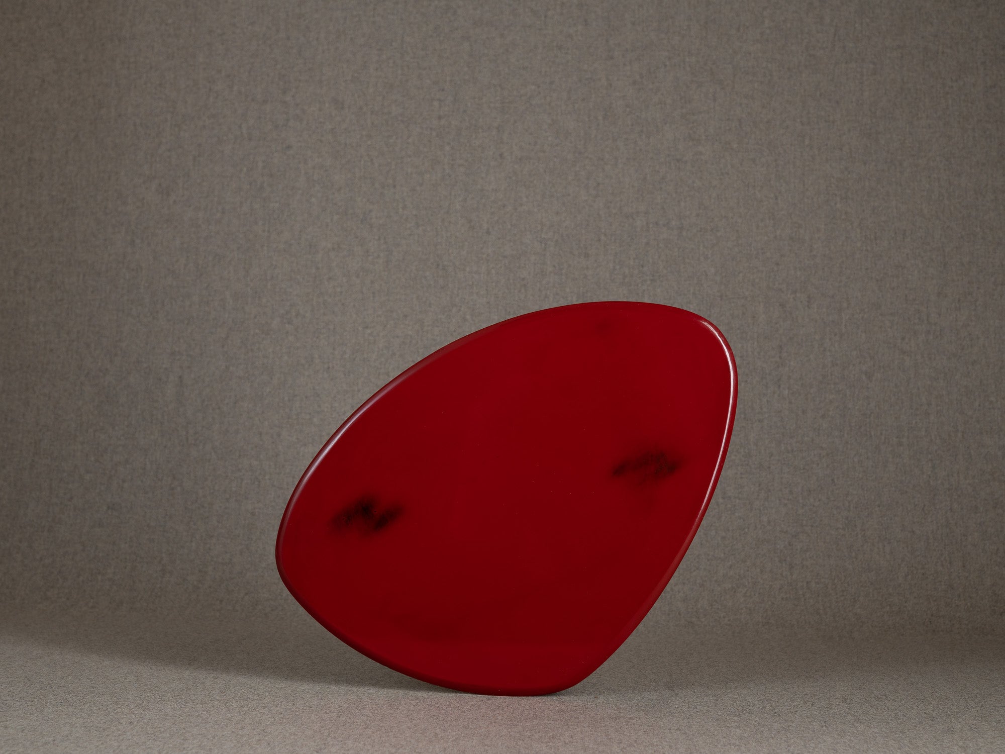 Plateau monoxyle senchabon en laque urushi negoro, Japon (Ére Showa)..Free form monoxyle senchabon tray in urushi negoro lacquer, Japan (Showa era)