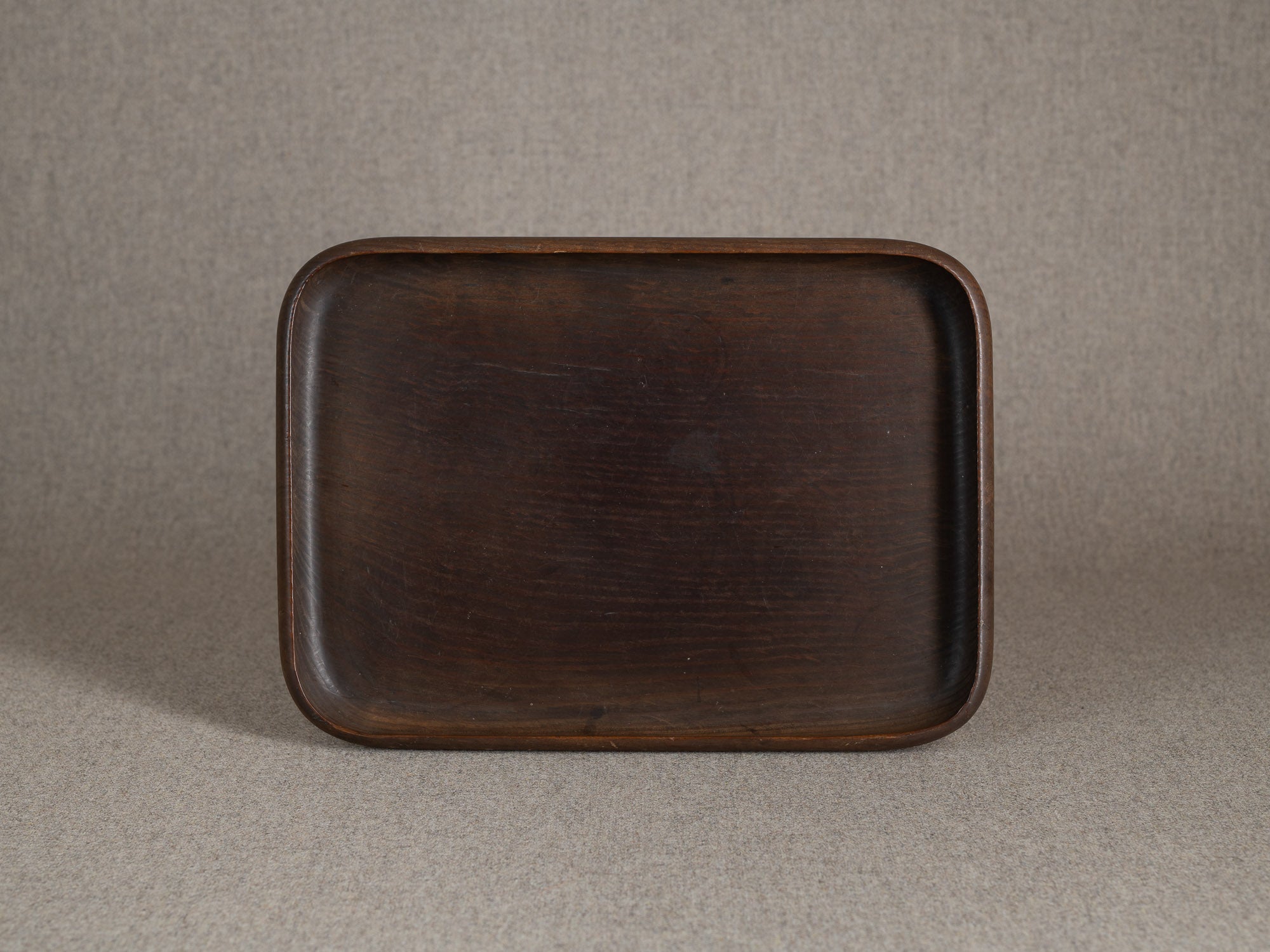 Ancien plateau monoxyle senchabon en bois de zelkova, Japon (Fin de l'ère Meiji / début ère Shōwa)..Senchabon monoxyle tray in keyaki zelkova wood, Japan (Late Meiji / early Showa era)