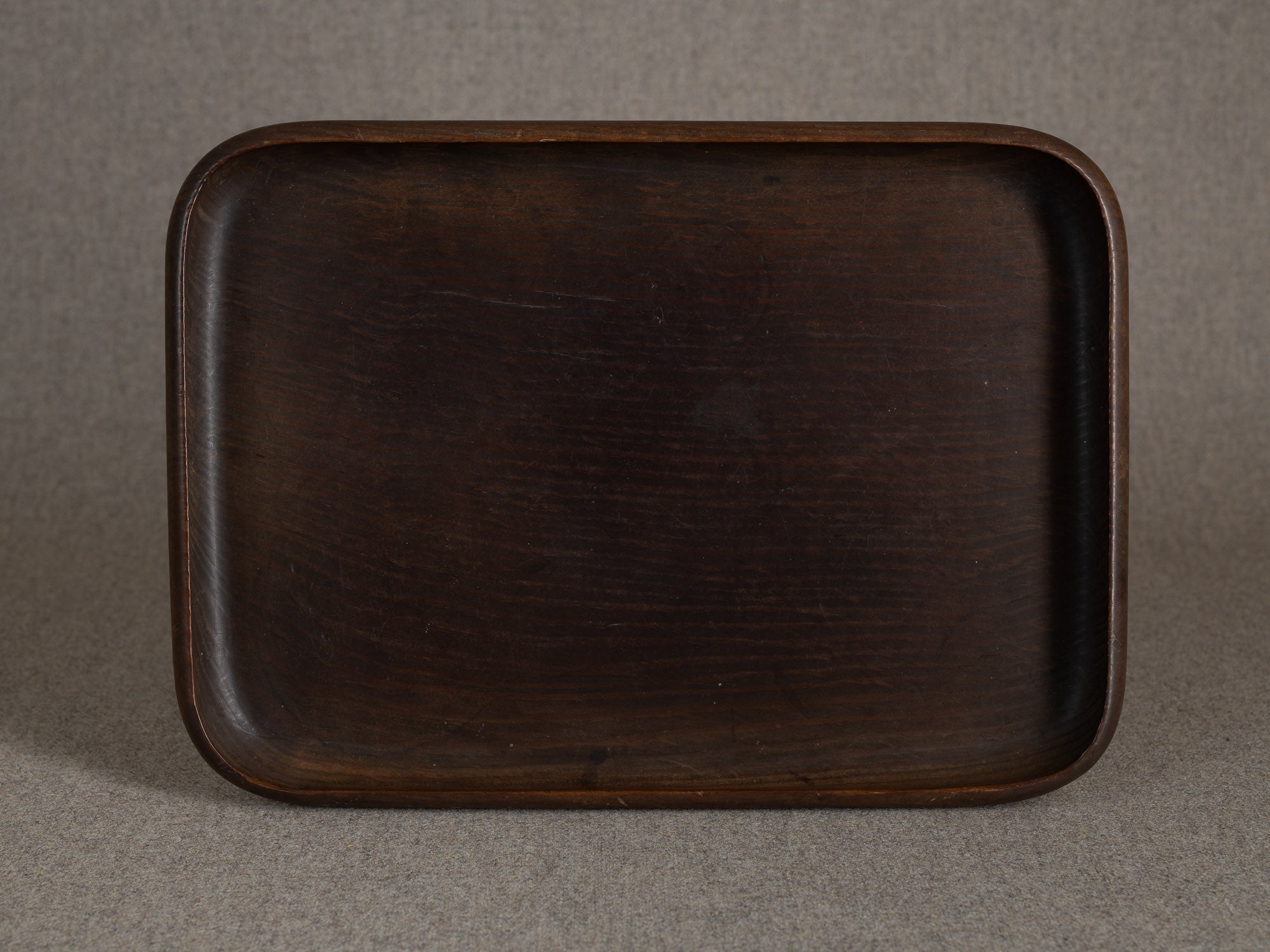 Ancien plateau monoxyle senchabon en bois de zelkova, Japon (Fin de l'ère Meiji / début ère Shōwa)..Senchabon monoxyle tray in keyaki zelkova wood, Japan (Late Meiji / early Showa era)