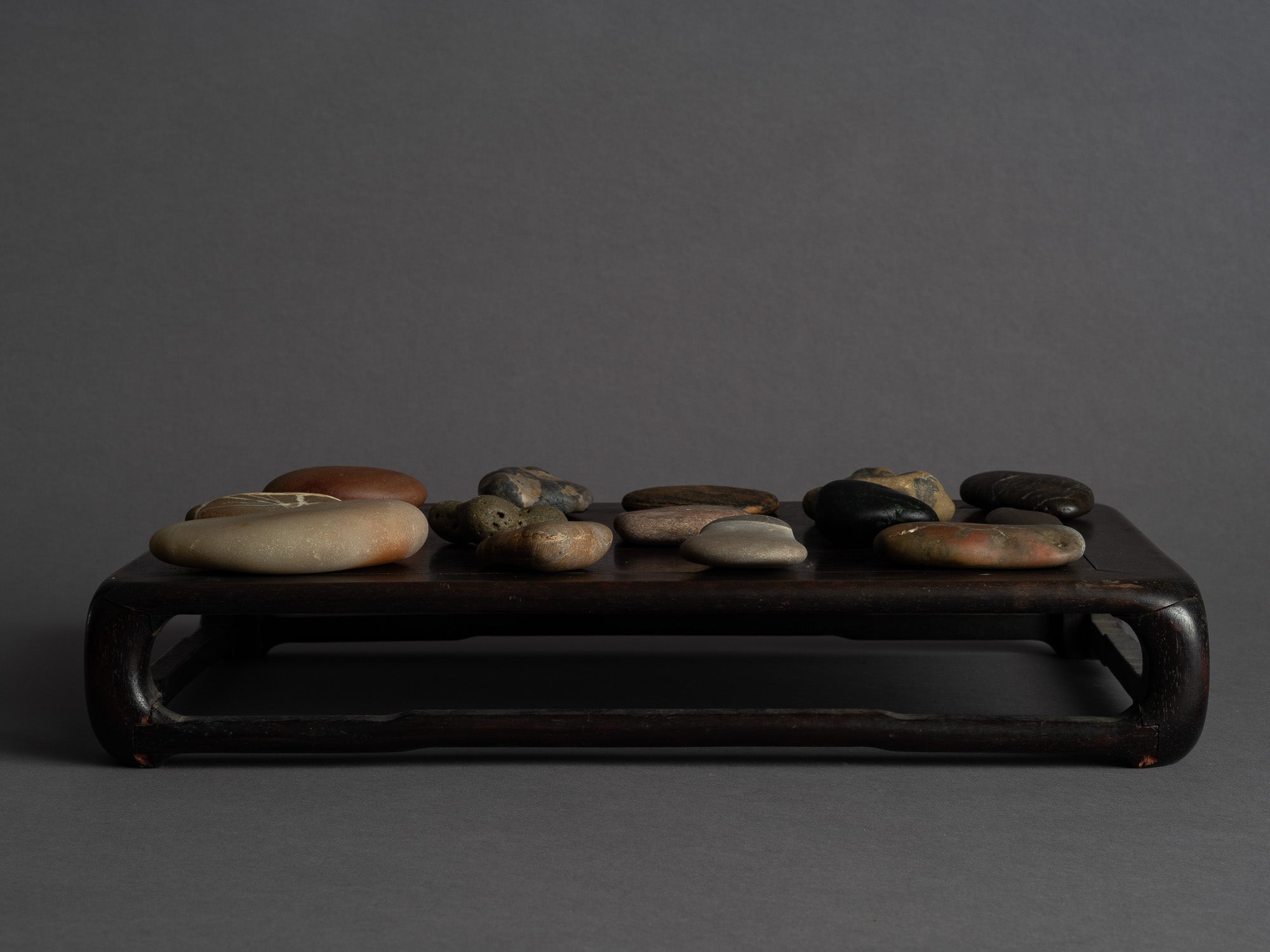 Mitate, collection de pierres et leur support, France..Mitate, Stones collection, France