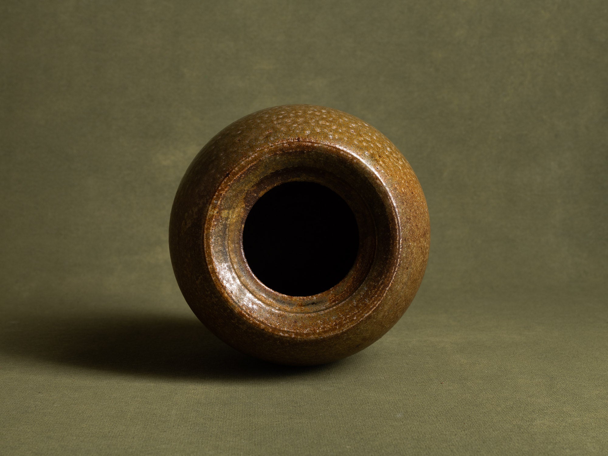 Mizusashi, pot couvert à eau pour la cérémonie du thé, Japon (ére Shōwa)..Seto ware lidded pot, Mizusashi for tea ceremony, Japan (Shōwa Era)