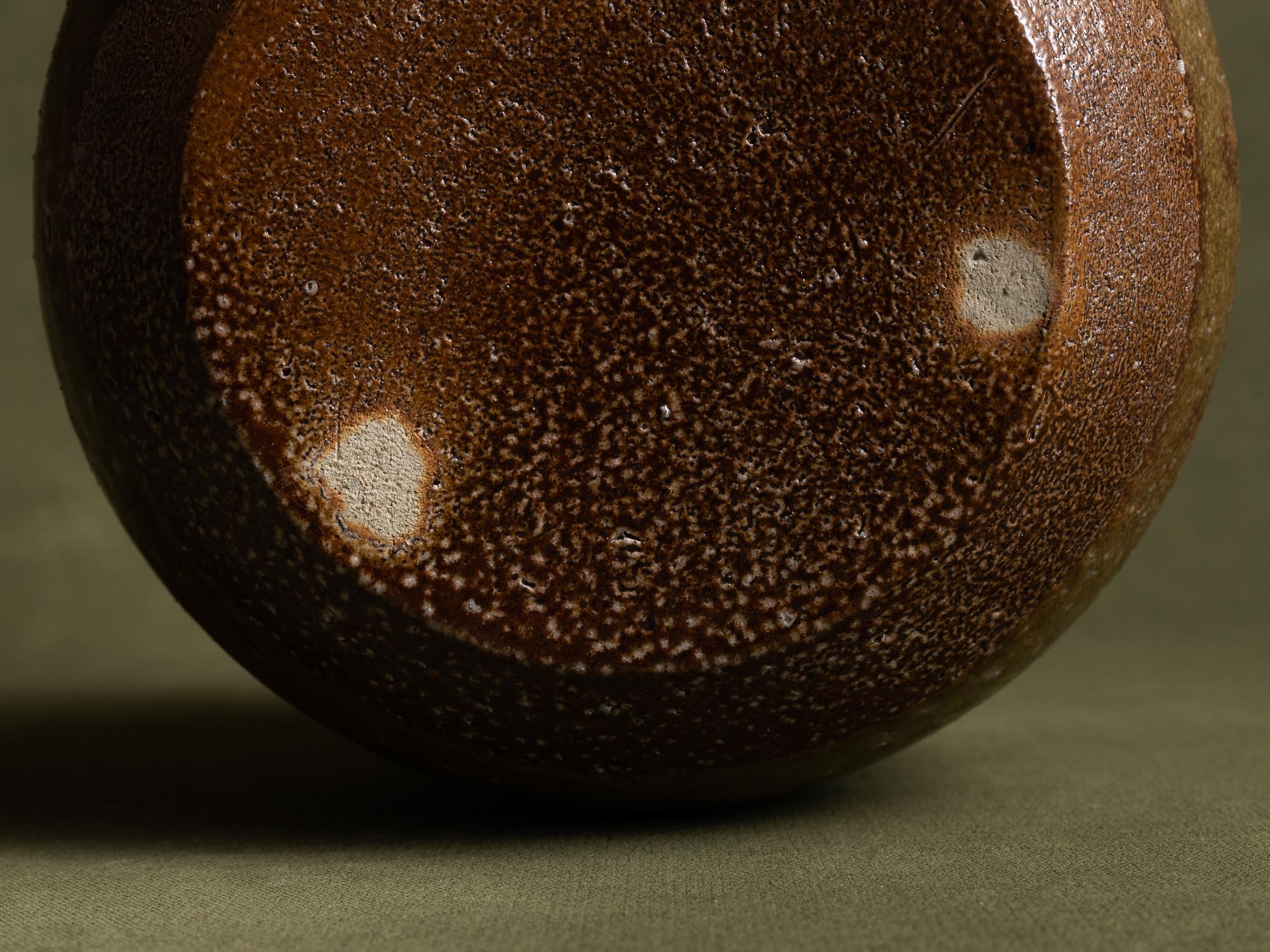 Mizusashi, pot couvert à eau pour la cérémonie du thé, Japon (ére Shōwa)..Seto ware lidded pot, Mizusashi for tea ceremony, Japan (Shōwa Era)