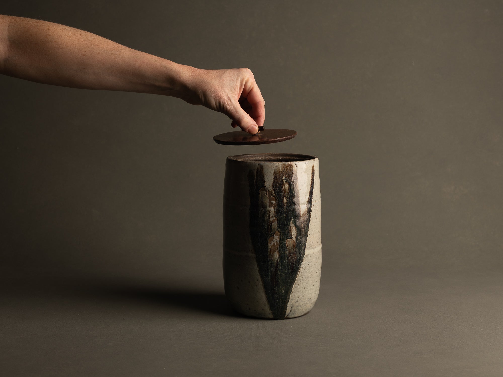 Mizusashi, Pot couvert à eau de type Seto, Japon (ére Taishō  / Shōwa)..Seto ware water pot Mizusashi , Japan (Taishō  / Shōwa Era)