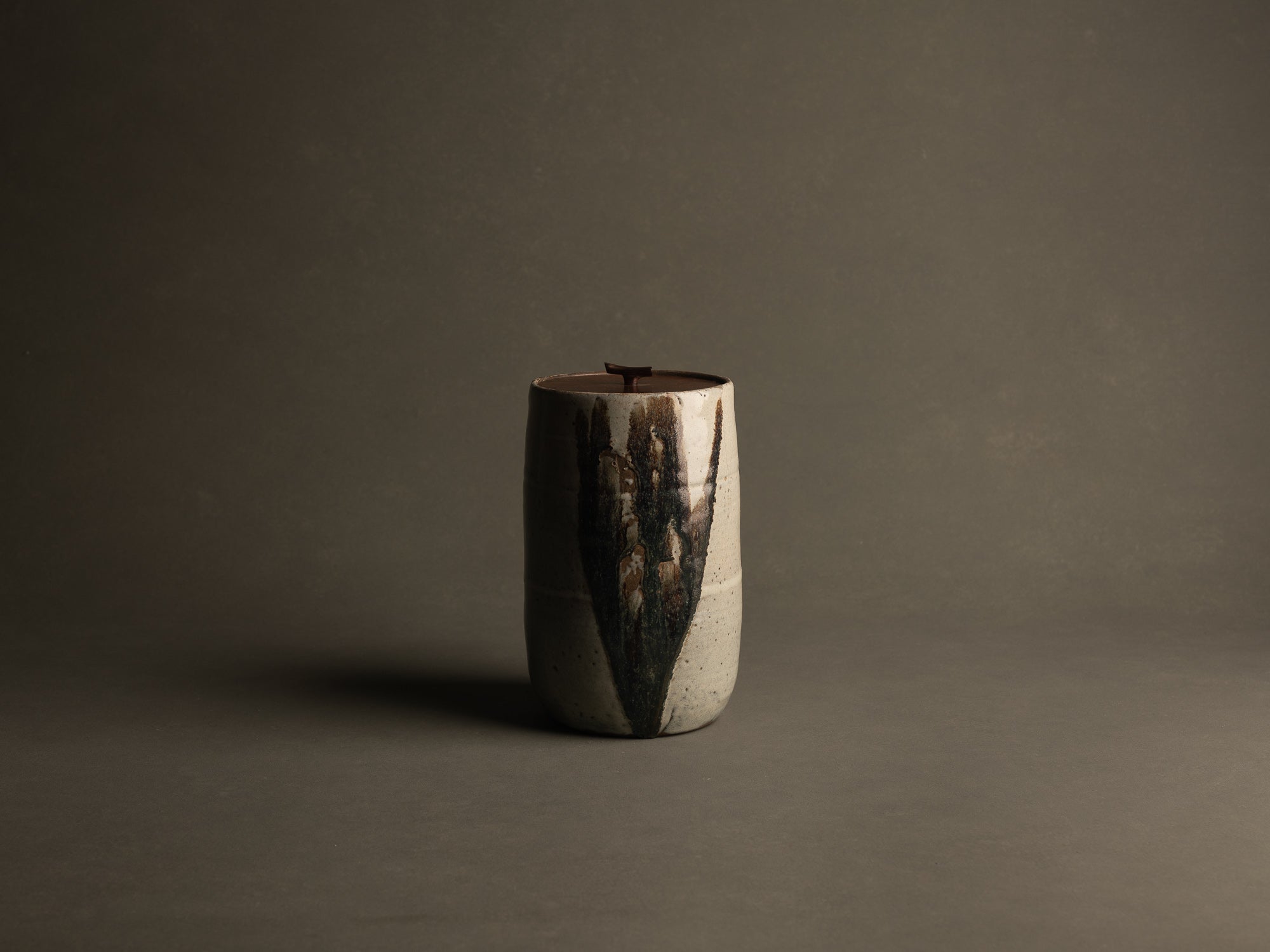 Mizusashi, Pot couvert à eau de type Seto, Japon (ére Taishō  / Shōwa)..Seto ware water pot Mizusashi , Japan (Taishō  / Shōwa Era)