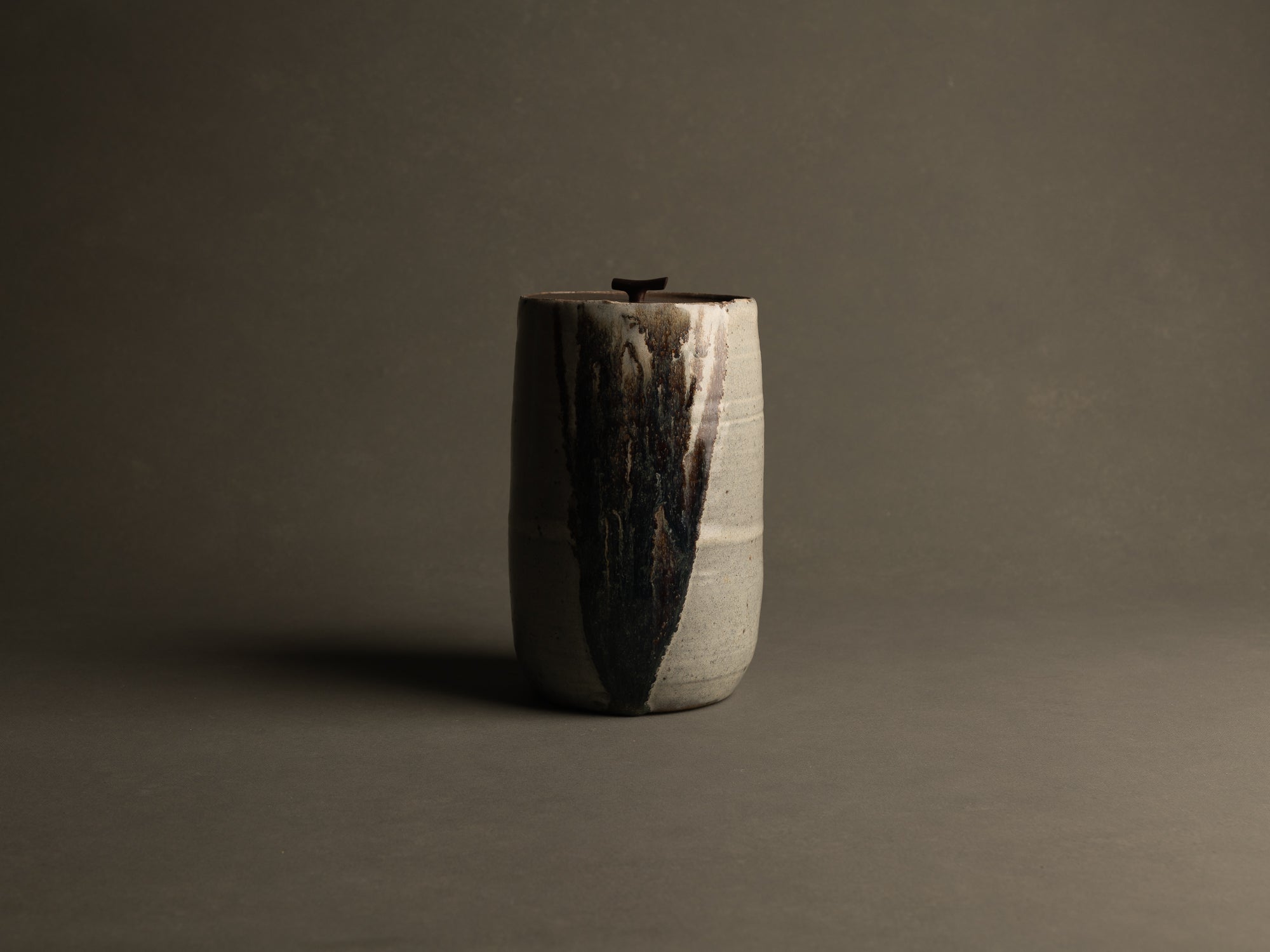 Mizusashi, Pot couvert à eau de type Seto, Japon (ére Taishō  / Shōwa)..Seto ware water pot Mizusashi , Japan (Taishō  / Shōwa Era)