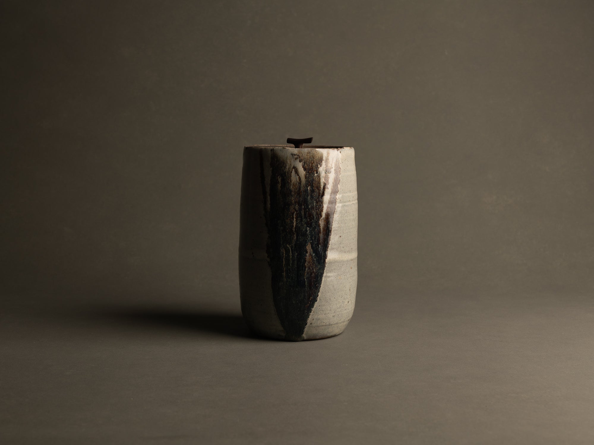 Mizusashi, Pot couvert à eau de type Seto, Japon (ére Taishō  / Shōwa)..Seto ware water pot Mizusashi , Japan (Taishō  / Shōwa Era)