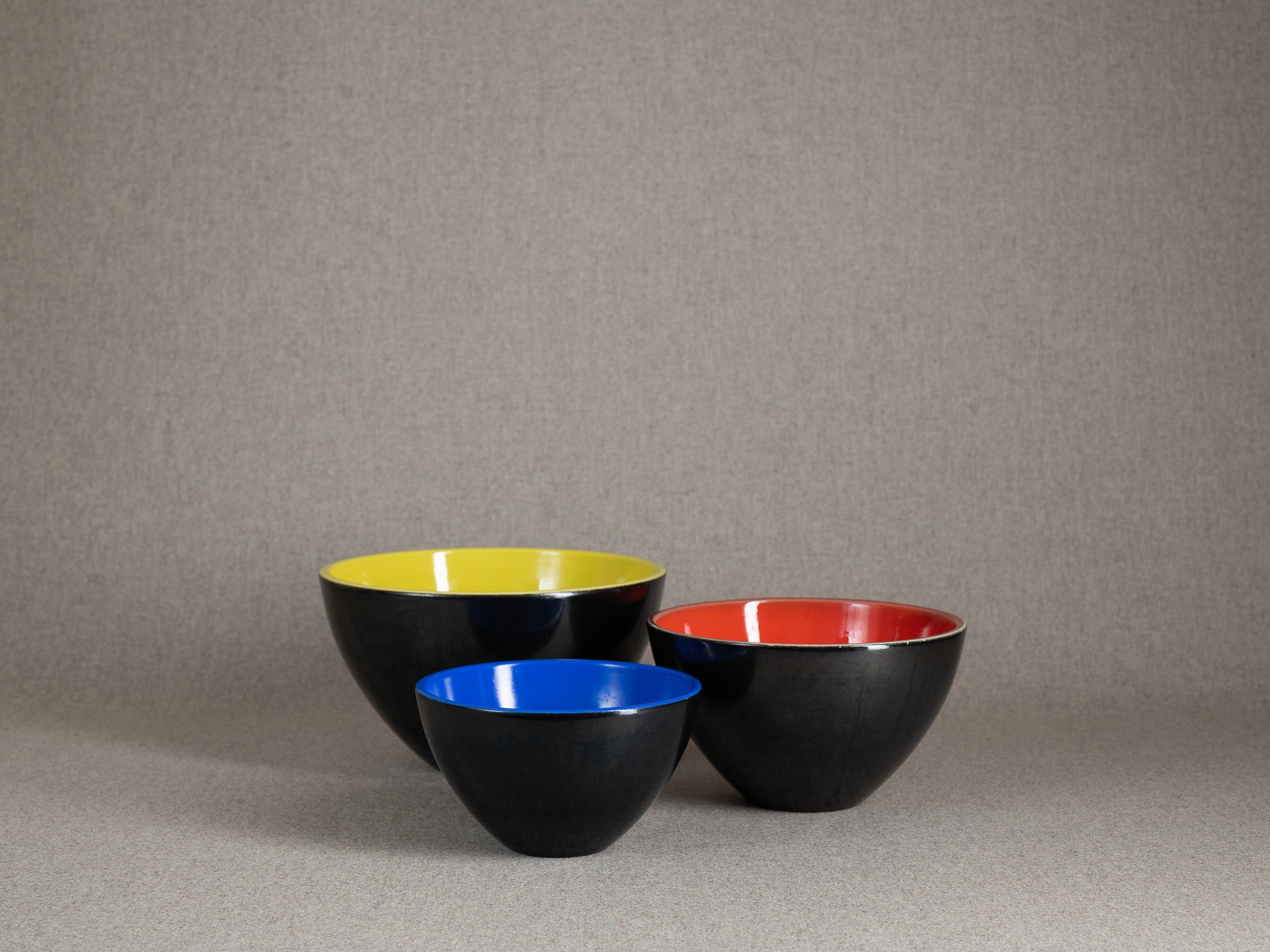 Suite de coupes gigognes "constructivistes" par Fernand Elchinger à Soufflenheim, France (vers 1955-58)..Set of 3 "bauhaus" bowls by Fernand Elchinger in Soufflenheim, France (circa 1955-58)