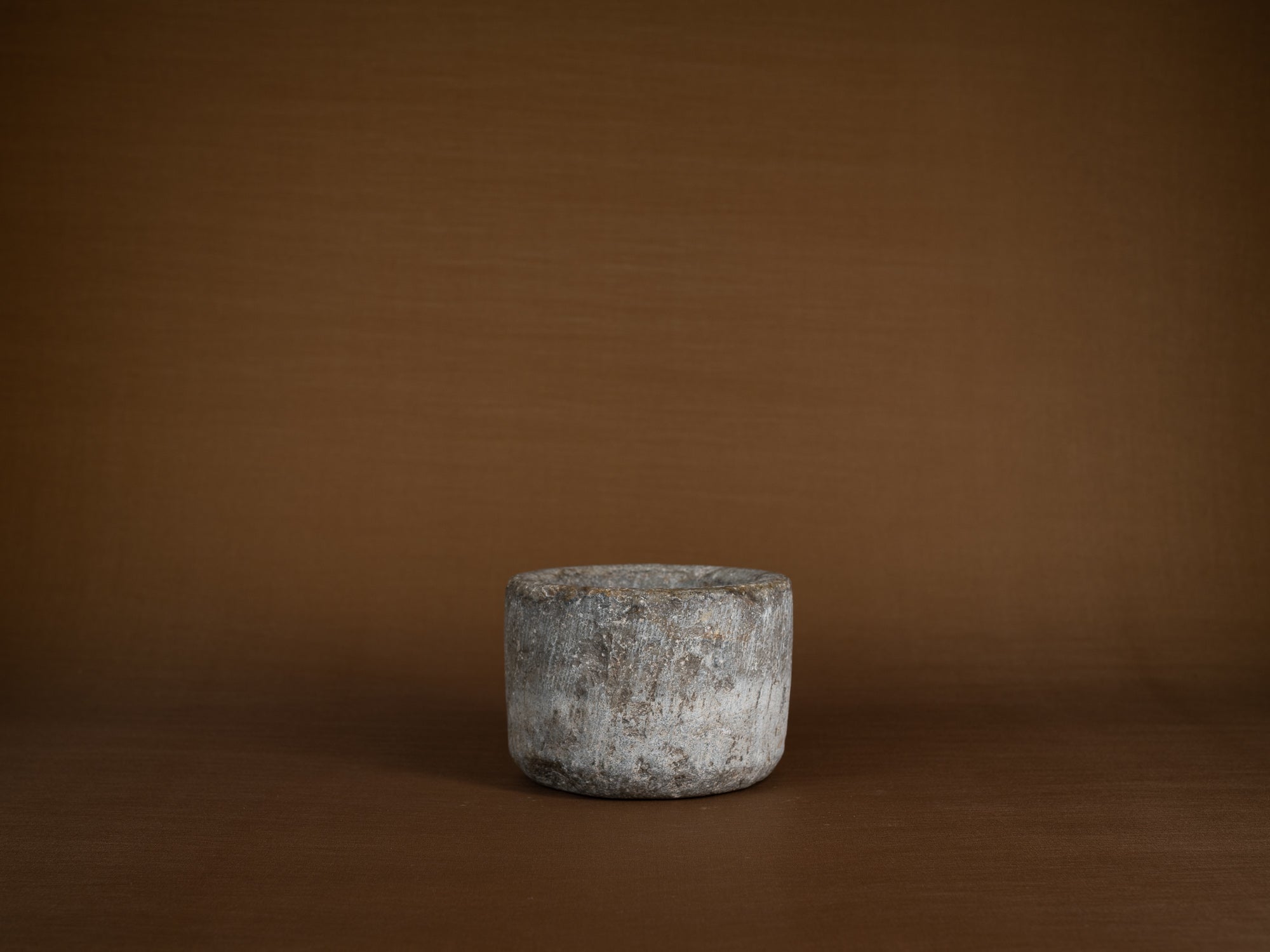 Rare mortier monolithe, art paysan, Suède (XVIIe siècle)..Rare monolith mortar, peasant art, Sweden (17th century)