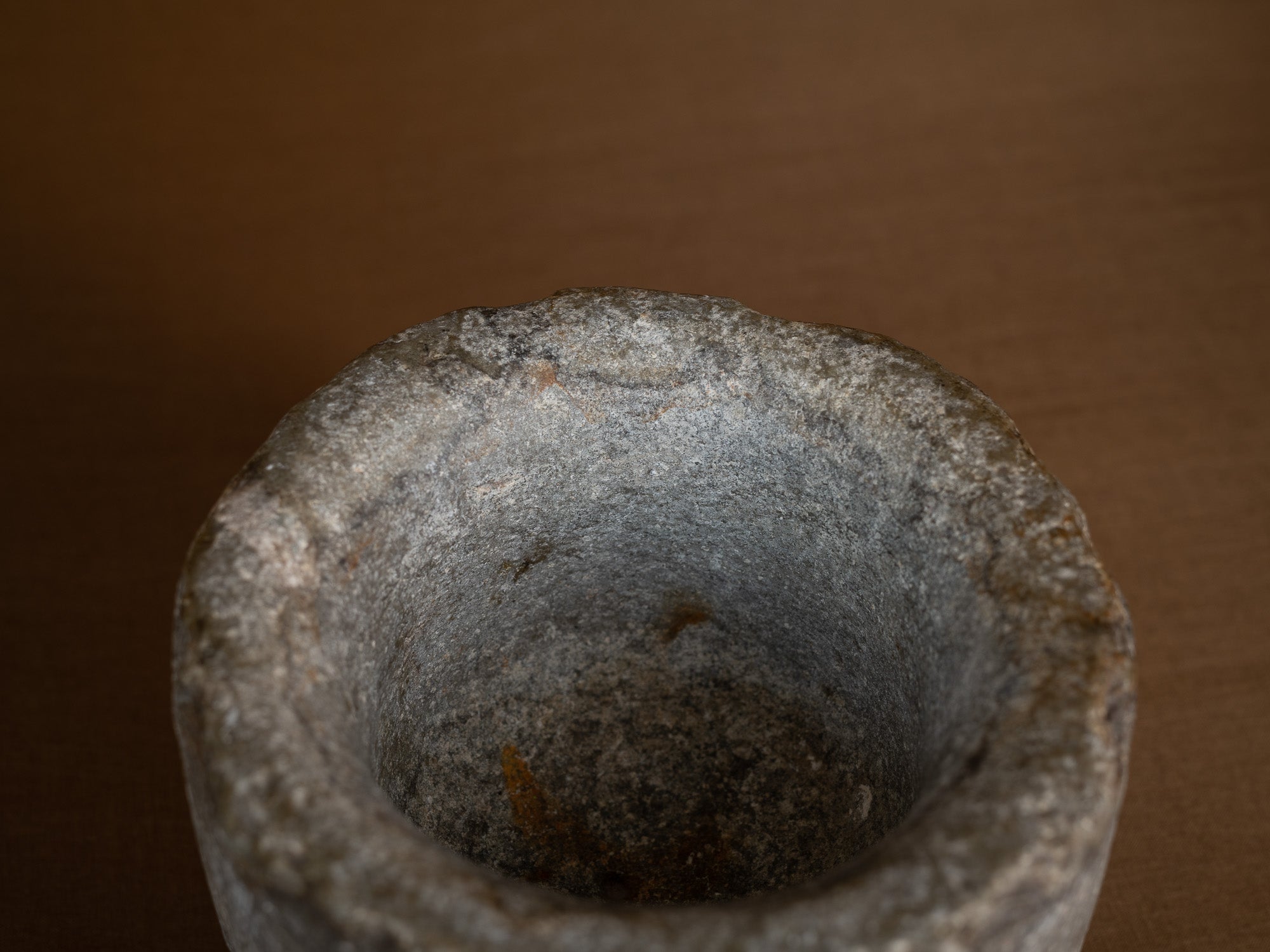 Rare mortier monolithe, art paysan, Suède (XVIIe siècle)..Rare monolith mortar, peasant art, Sweden (17th century)