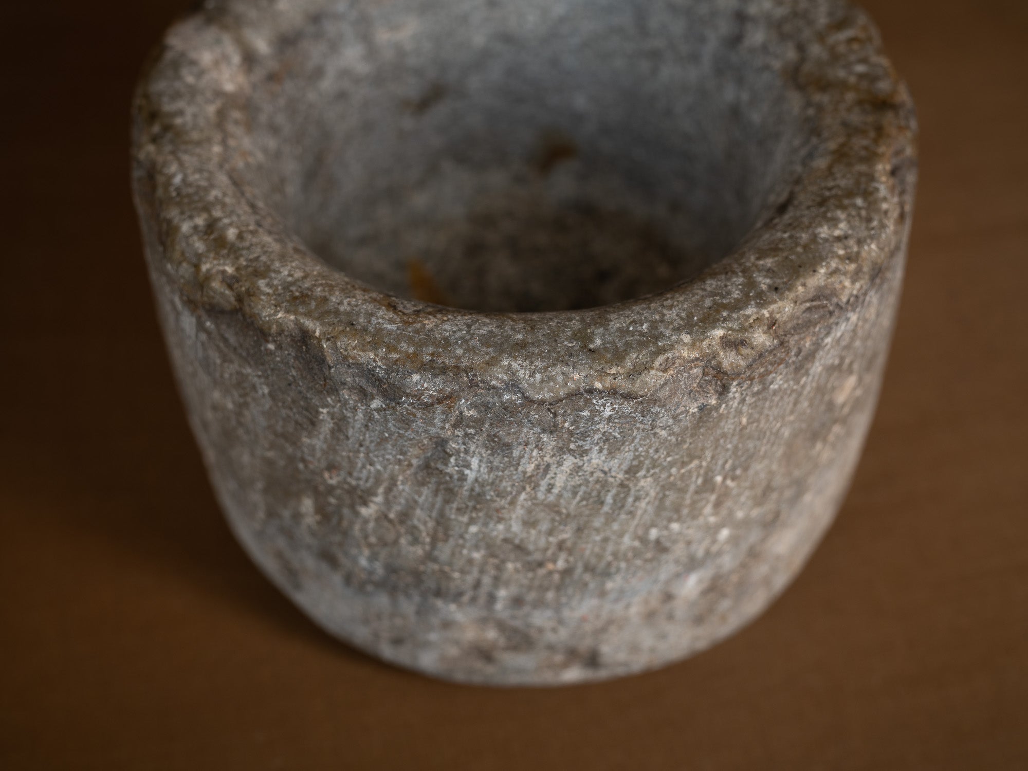 Rare mortier monolithe, art paysan, Suède (XVIIe siècle)..Rare monolith mortar, peasant art, Sweden (17th century)