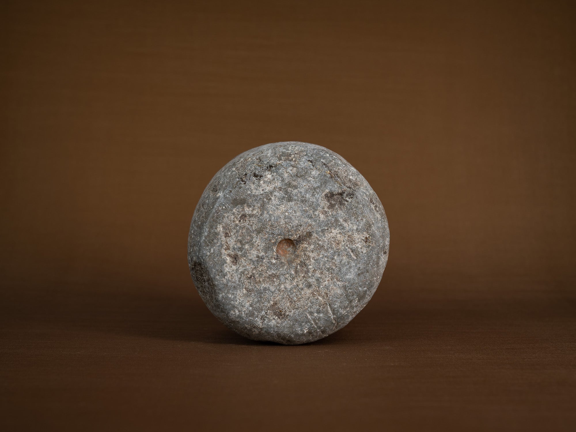 Rare mortier monolithe, art paysan, Suède (XVIIe siècle)..Rare monolith mortar, peasant art, Sweden (17th century)