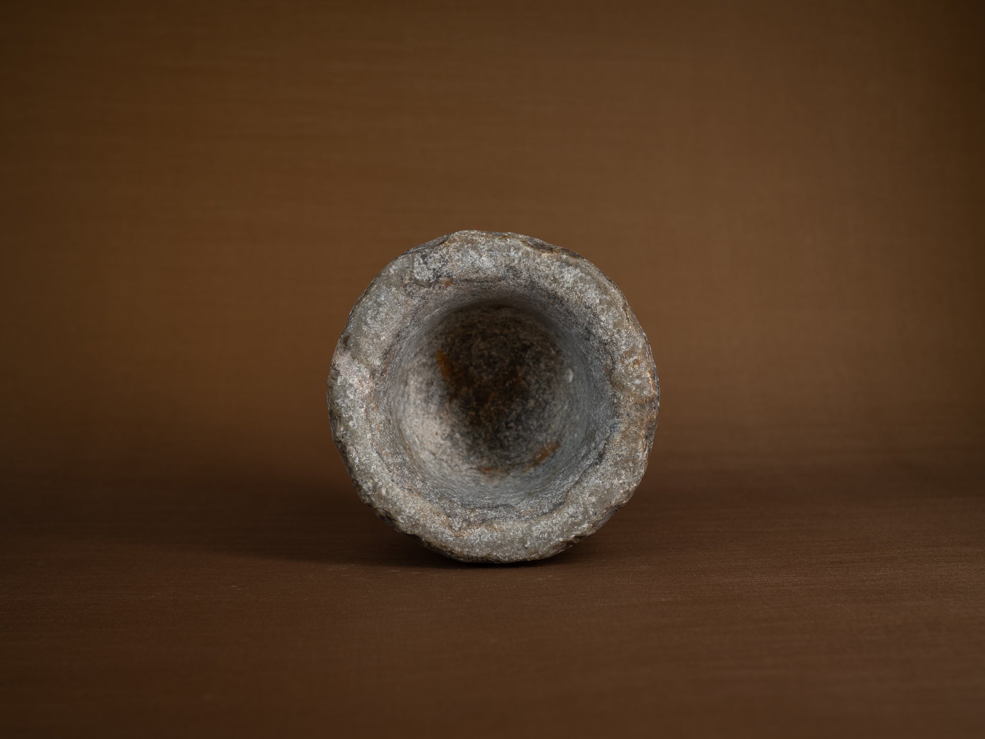 Rare mortier monolithe, art paysan, Suède (XVIIe siècle)..Rare monolith mortar, peasant art, Sweden (17th century)