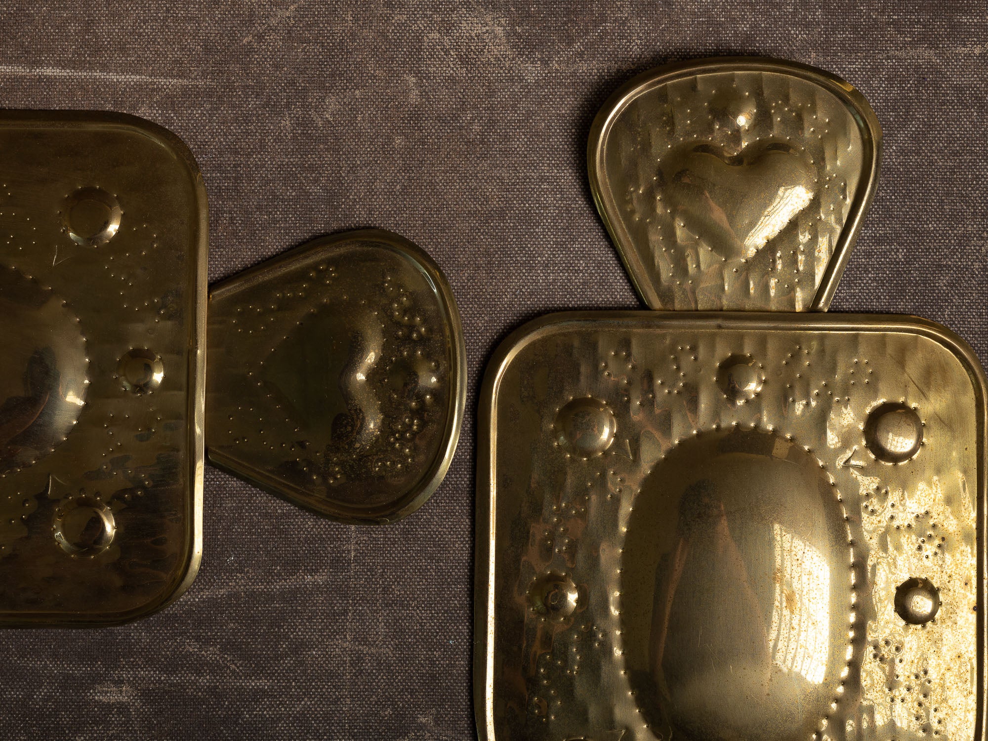 Paire de candélabres d'applique en laiton par Alrik Eriksson, Suède (vers 1975)..Set of 2 Brass wall hanging candle holders by Alrik Eriksson, Sweden (ca. 1975)
