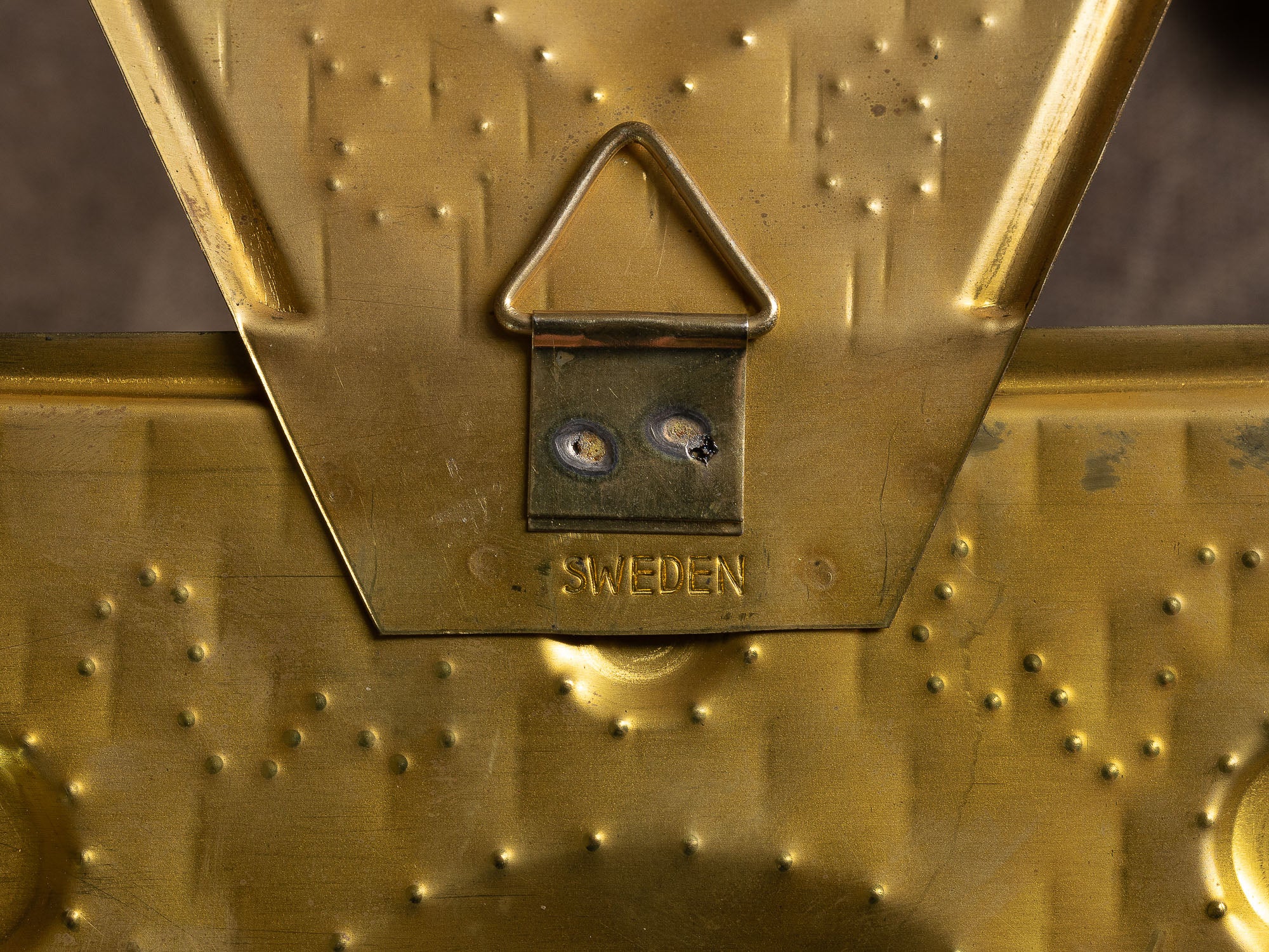 Paire de candélabres d'applique en laiton par Alrik Eriksson, Suède (vers 1975)..Set of 2 Brass wall hanging candle holders by Alrik Eriksson, Sweden (ca. 1975)