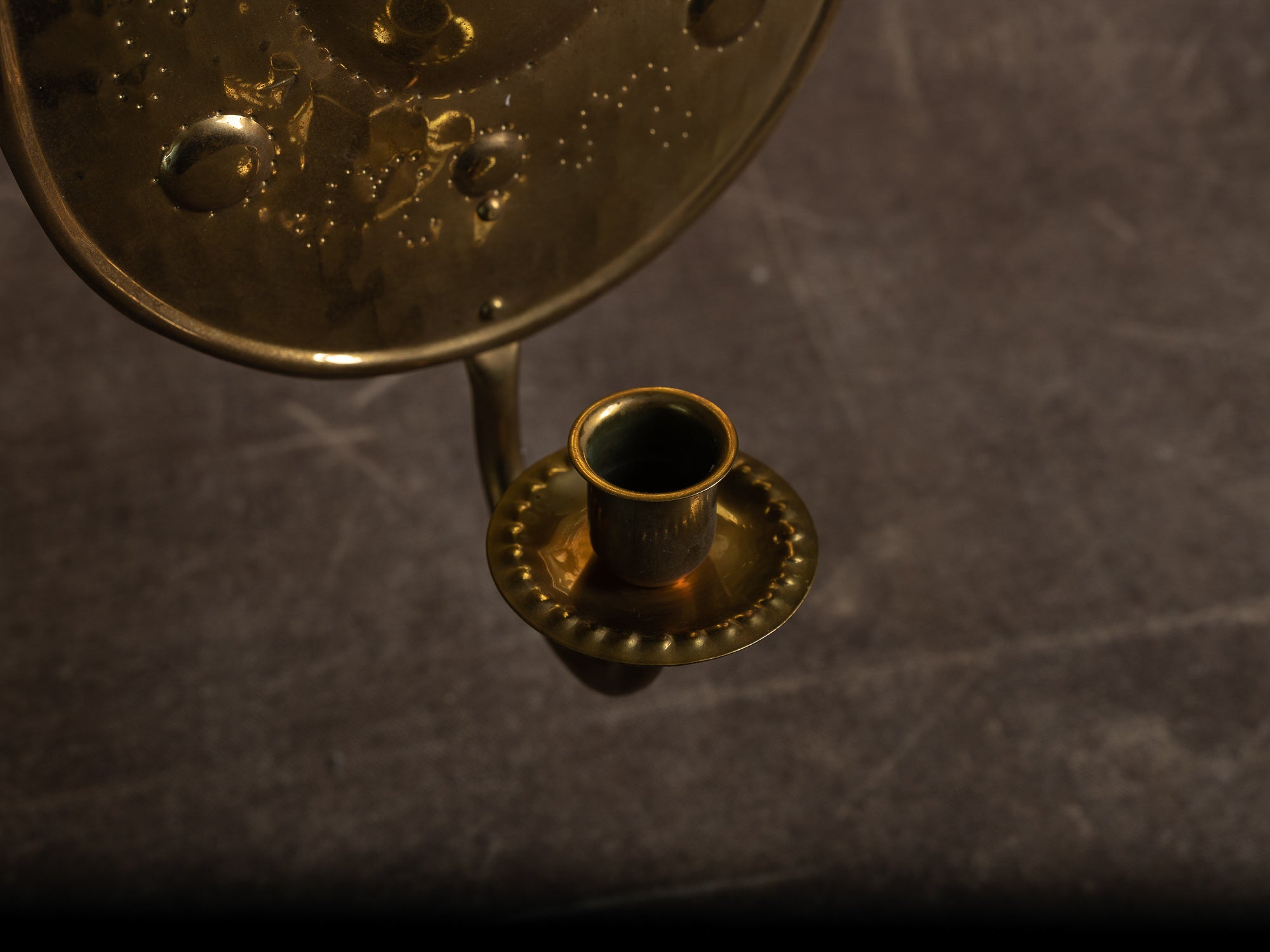 Paire de candélabres d'applique en laiton par Alrik Eriksson, Suède (vers 1975)..Set of 2 Brass wall hanging candle holders by Alrik Eriksson, Sweden (ca. 1975)