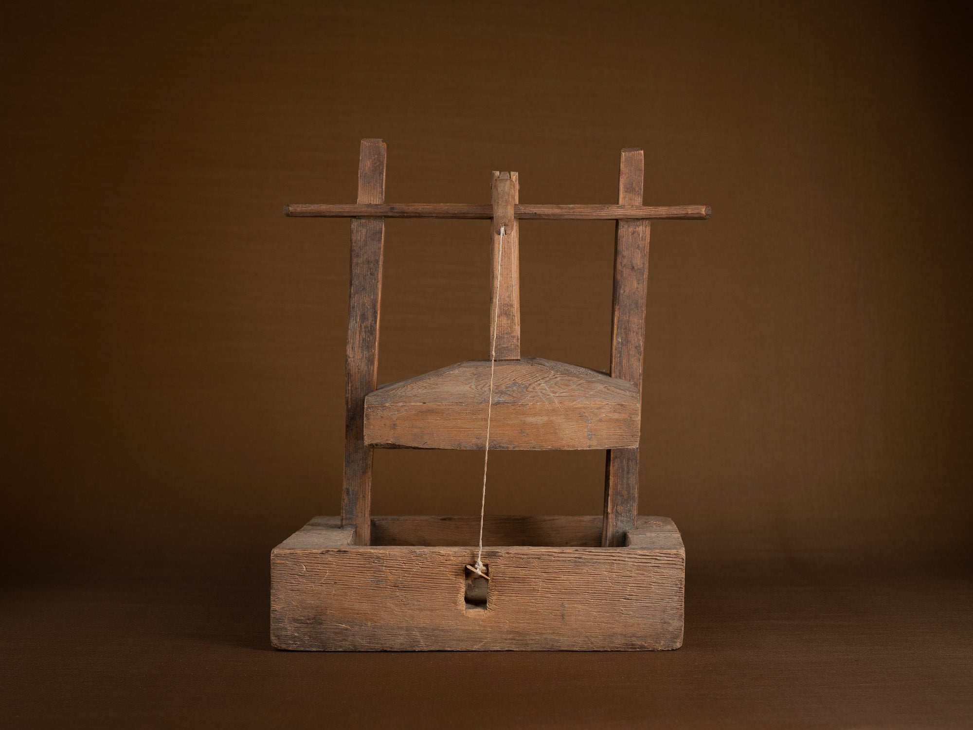 Rare piège à souris, Suède (Fin du XVIIIe / début du XIXe siècle)..Rare mousetrap, Sweden (late 18th / early 19th century)