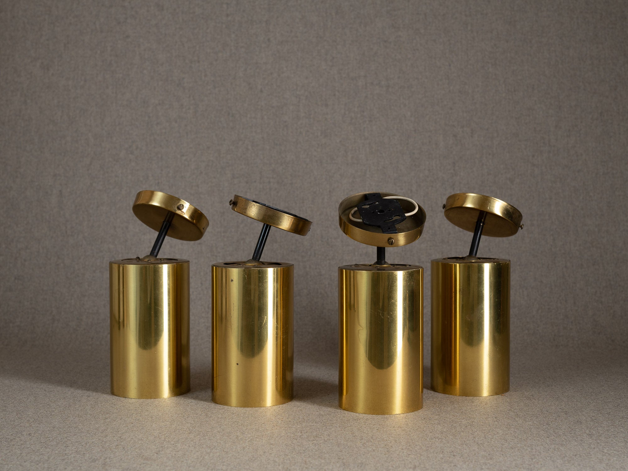 Suite de 4 appliques / plafonniers "tuyau" par Parscot, France (Années 1950)..Set of 4 wall sconces / ceiling lights by Parscot, France (1950s)