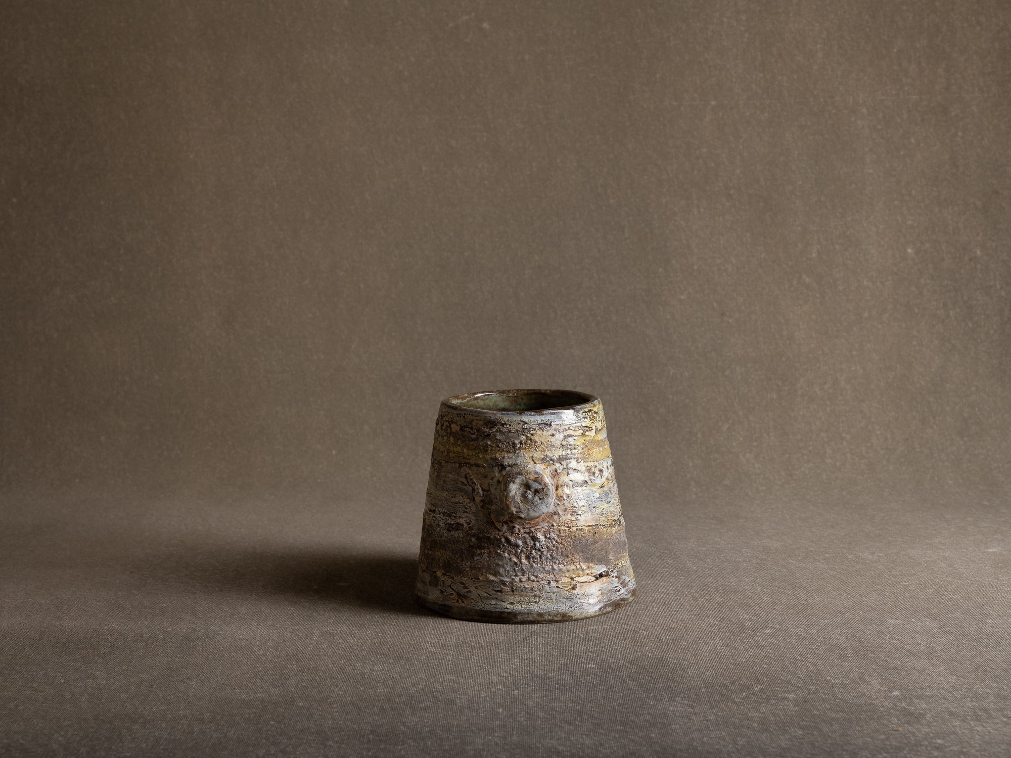 Pot à oreilles / ansé de Henri‑Georges Dupetit, France (vers 1955)..Handled pot by Henri‑Georges Dupetit, France (circa 1955)