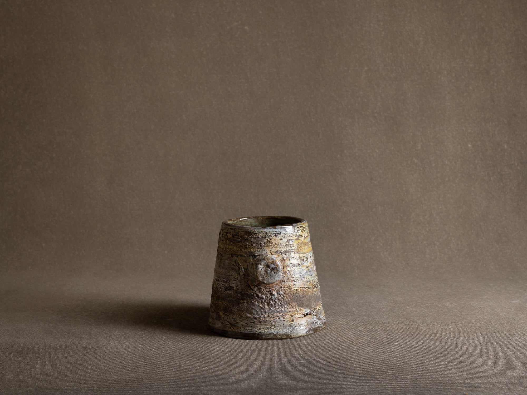 Pot à oreilles / ansé de Henri‑Georges Dupetit, France (vers 1955)..Handled pot by Henri‑Georges Dupetit, France (circa 1955)