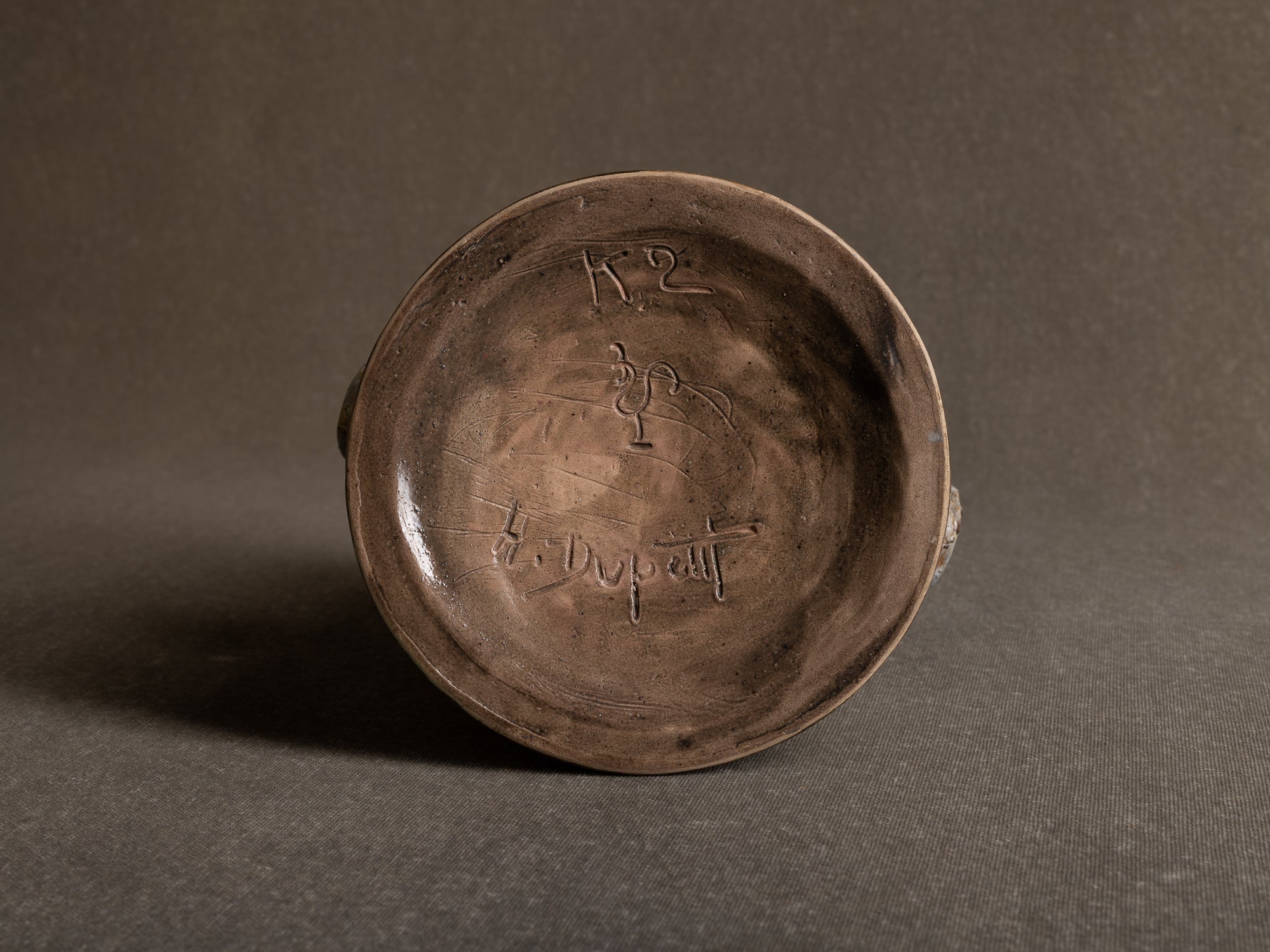 Pot à oreilles / ansé de Henri‑Georges Dupetit, France (vers 1955)..Handled pot by Henri‑Georges Dupetit, France (circa 1955)