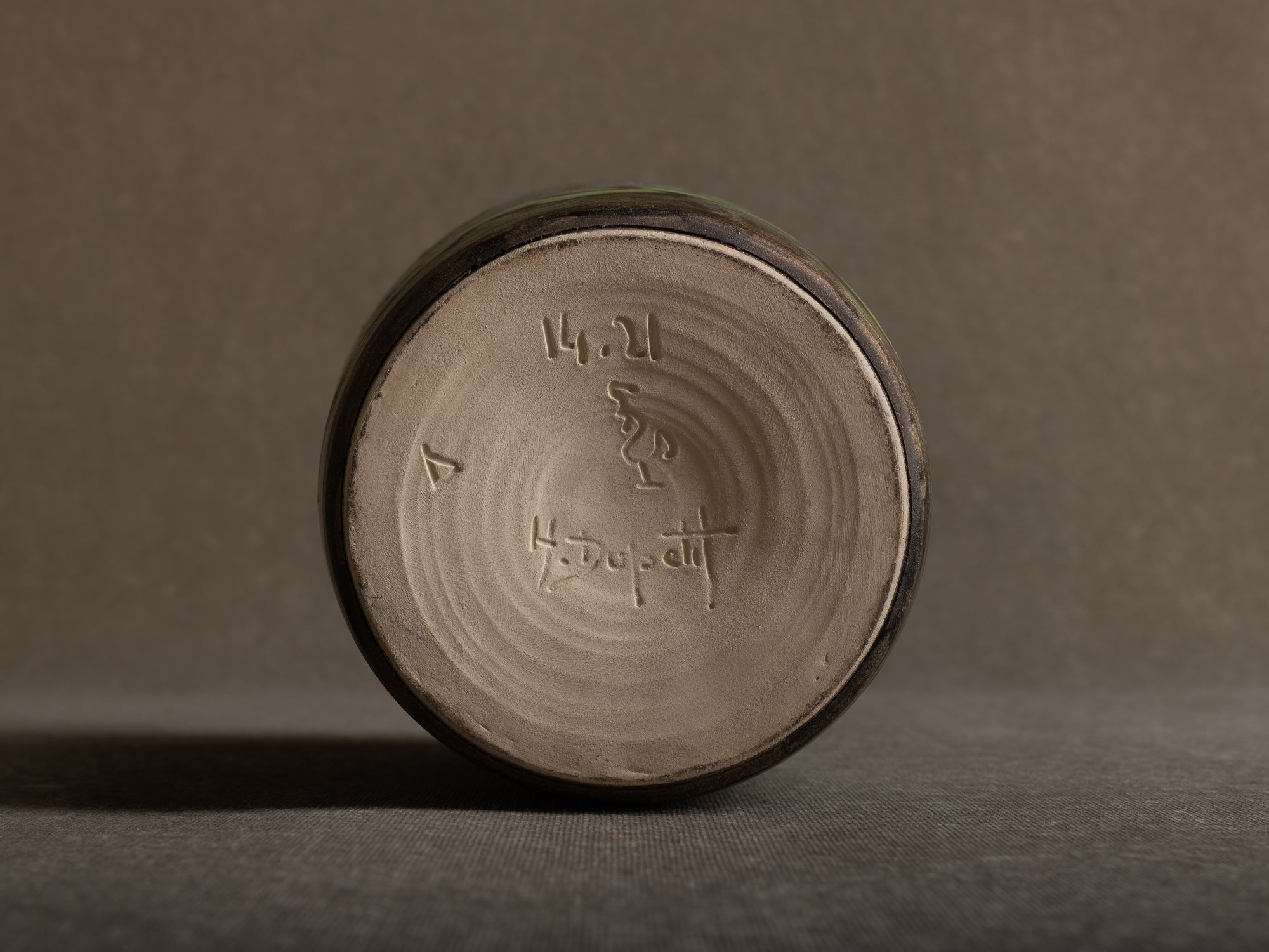 Rare boîte / pot couvert de Henri‑Georges Dupetit, France (vers 1955)..Rare lidded pot by Henri‑Georges Dupetit, France (circa 1955)