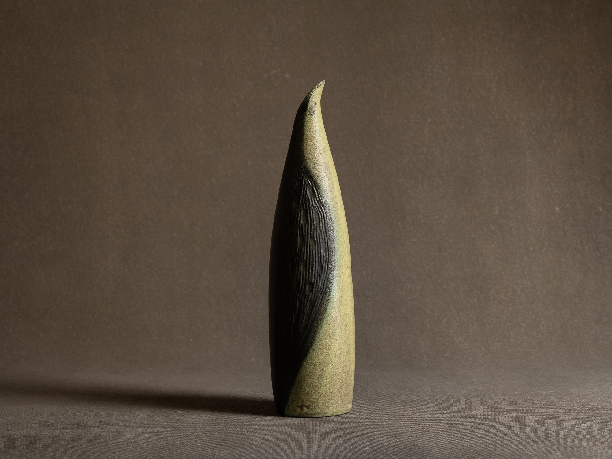 Rare vase "manchot" des Potiers d'Accolay, France (vers 1955)..Freeform "penguin" Vase by les Potiers d'Accolay, France (ca 1955)