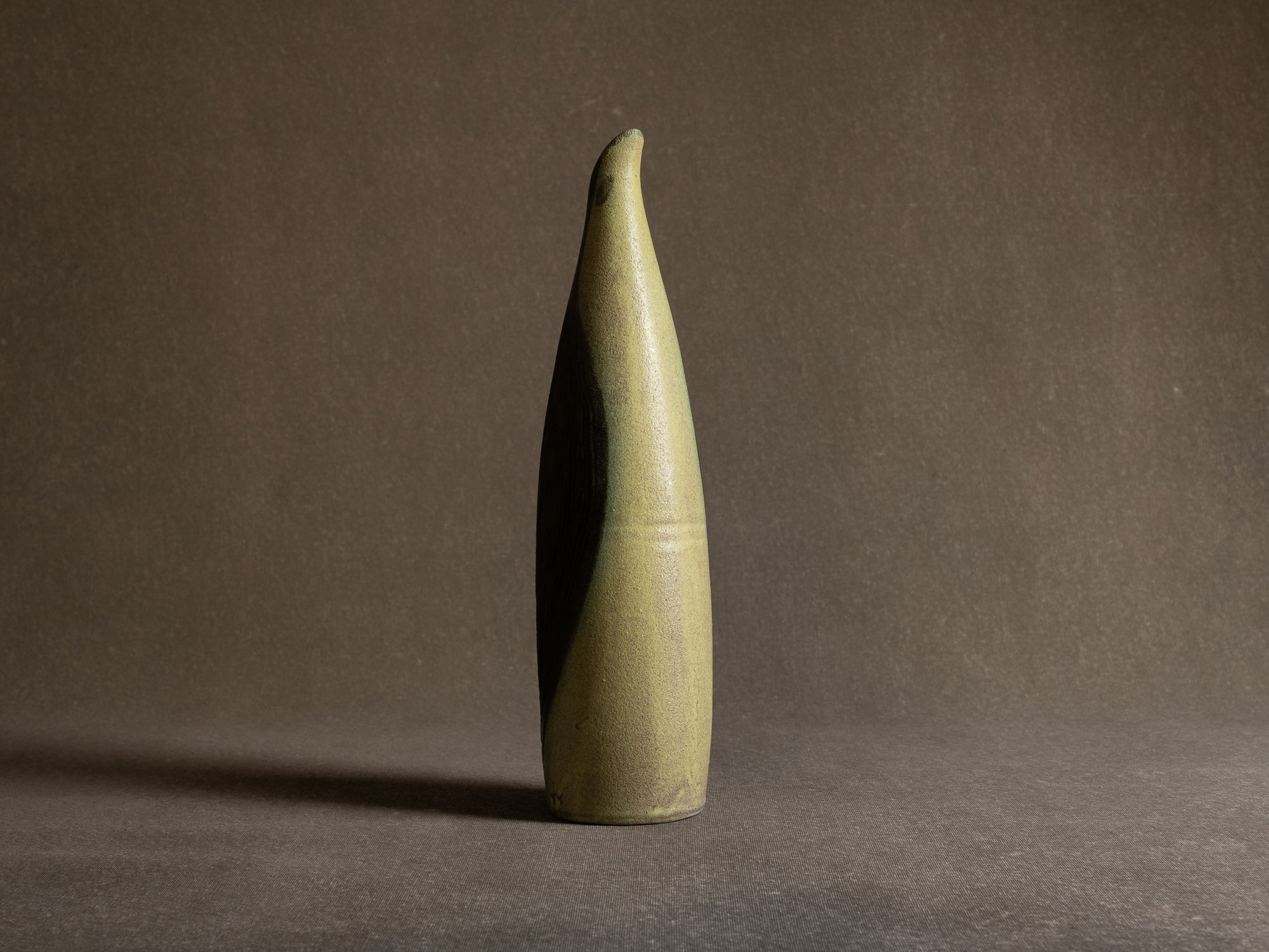 Rare vase "manchot" des Potiers d'Accolay, France (vers 1955)..Freeform "penguin" Vase by les Potiers d'Accolay, France (ca 1955)