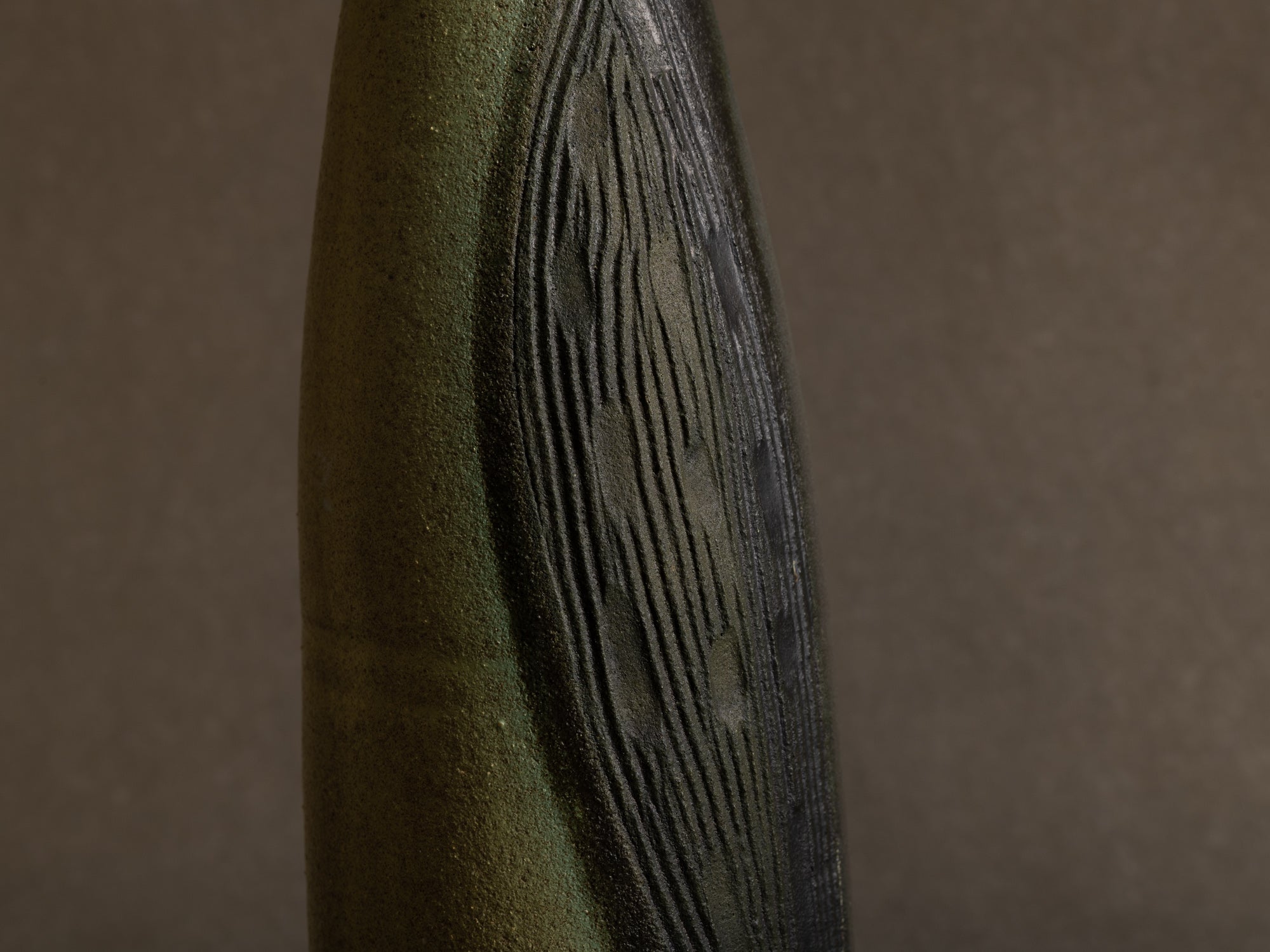 Rare vase "manchot" des Potiers d'Accolay, France (vers 1955)..Freeform "penguin" Vase by les Potiers d'Accolay, France (ca 1955)