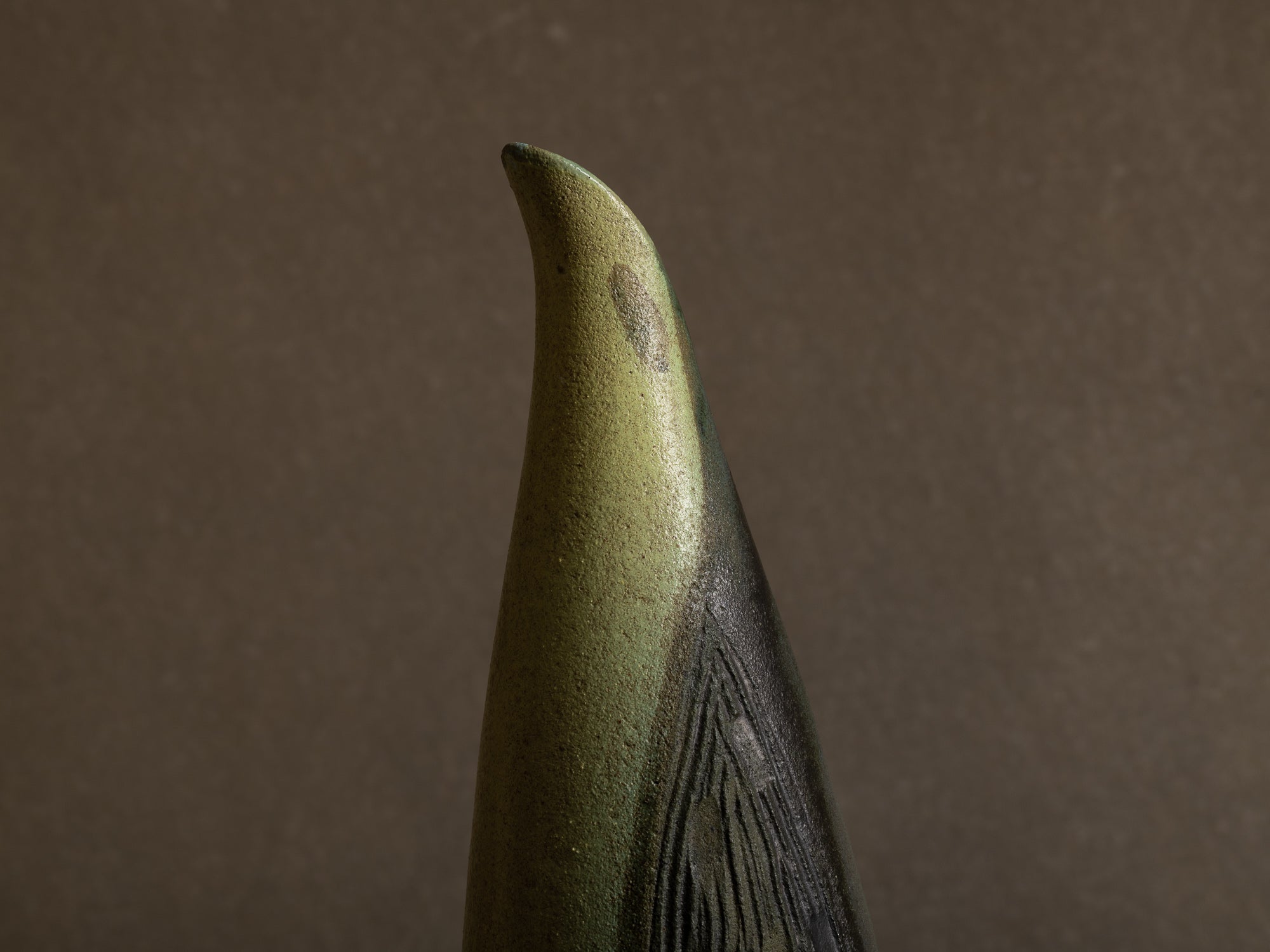 Rare vase "manchot" des Potiers d'Accolay, France (vers 1955)..Freeform "penguin" Vase by les Potiers d'Accolay, France (ca 1955)