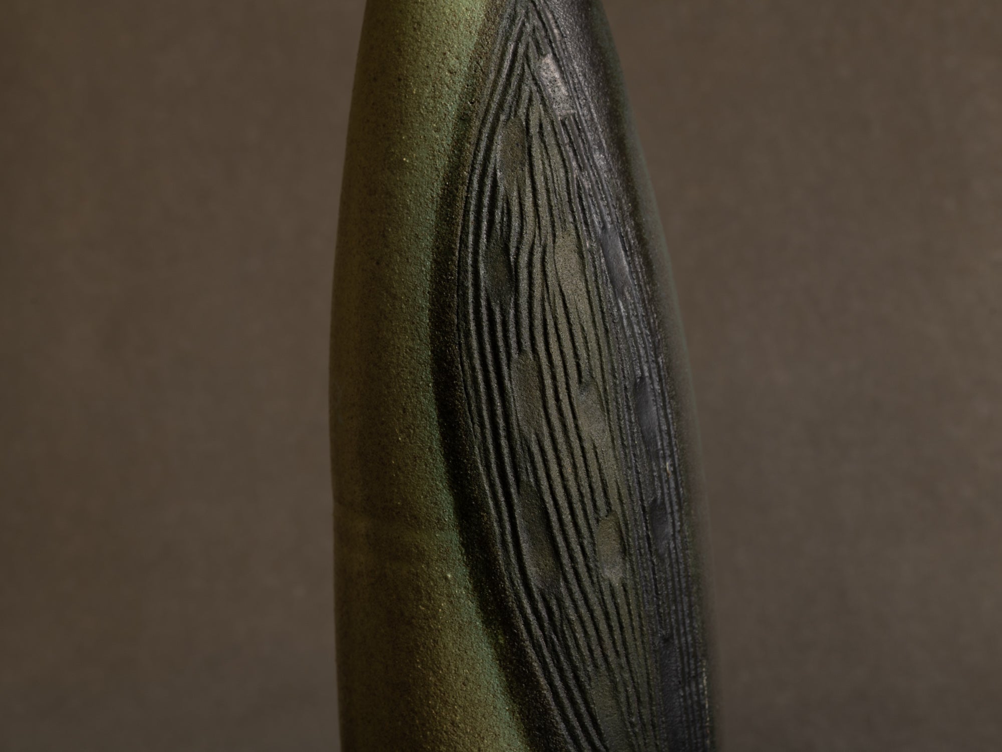 Rare vase "manchot" des Potiers d'Accolay, France (vers 1955)..Freeform "penguin" Vase by les Potiers d'Accolay, France (ca 1955)