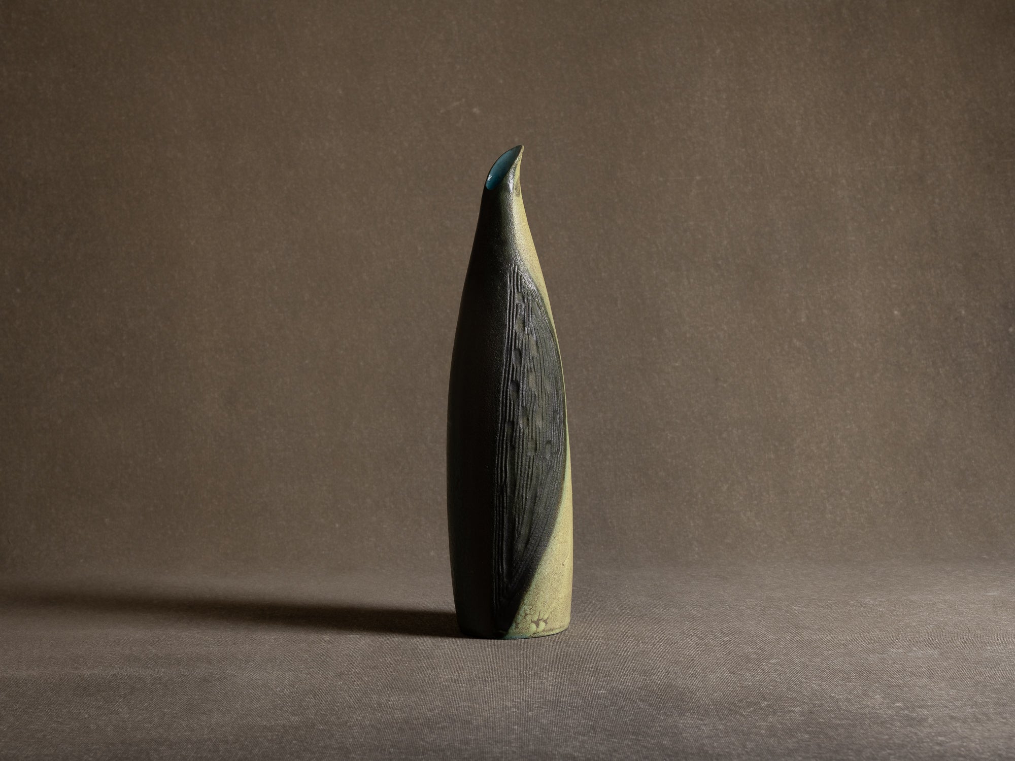 Rare vase "manchot" des Potiers d'Accolay, France (vers 1955)..Freeform "penguin" Vase by les Potiers d'Accolay, France (ca 1955)