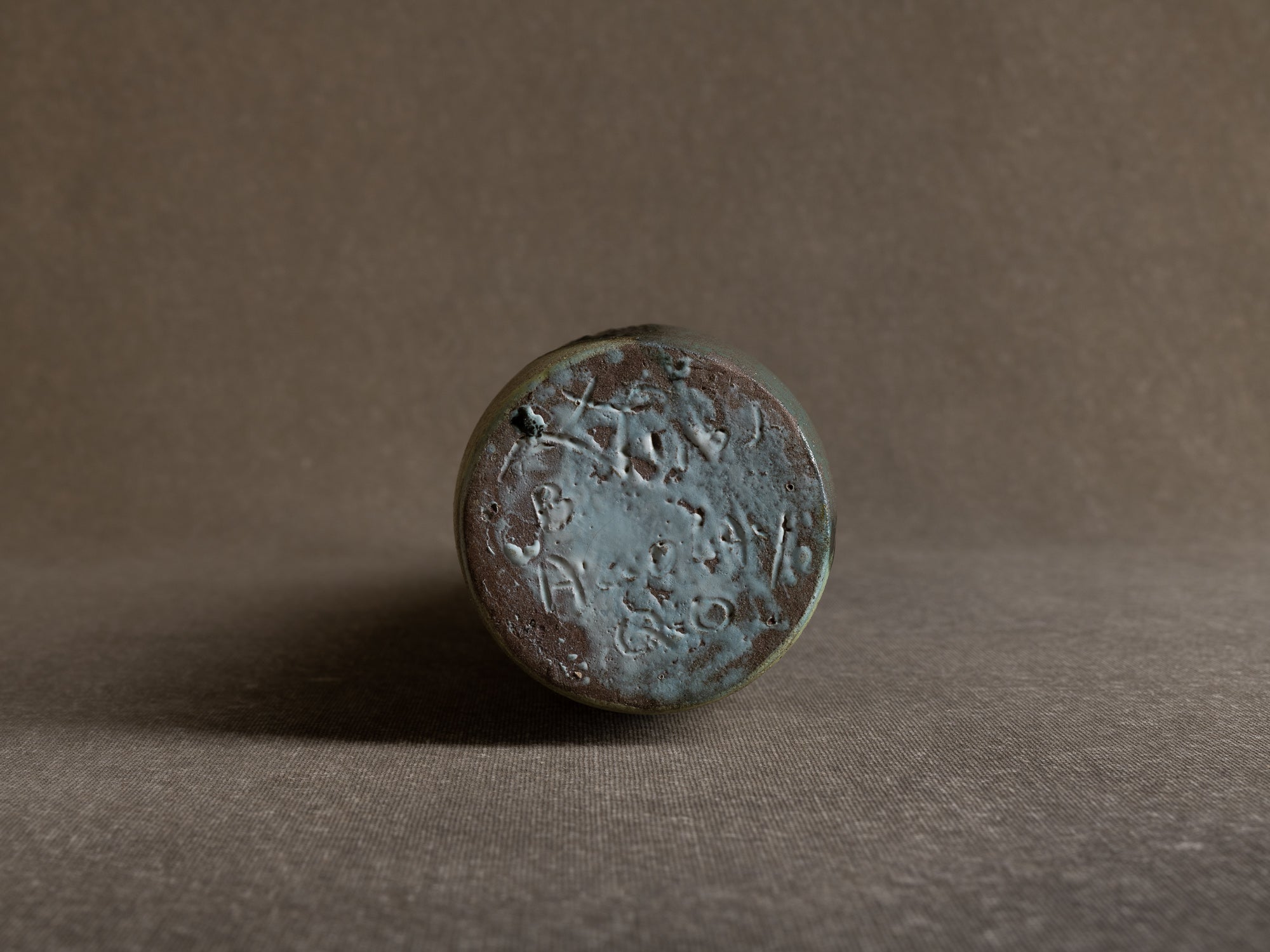 Rare vase "manchot" des Potiers d'Accolay, France (vers 1955)..Freeform "penguin" Vase by les Potiers d'Accolay, France (ca 1955)