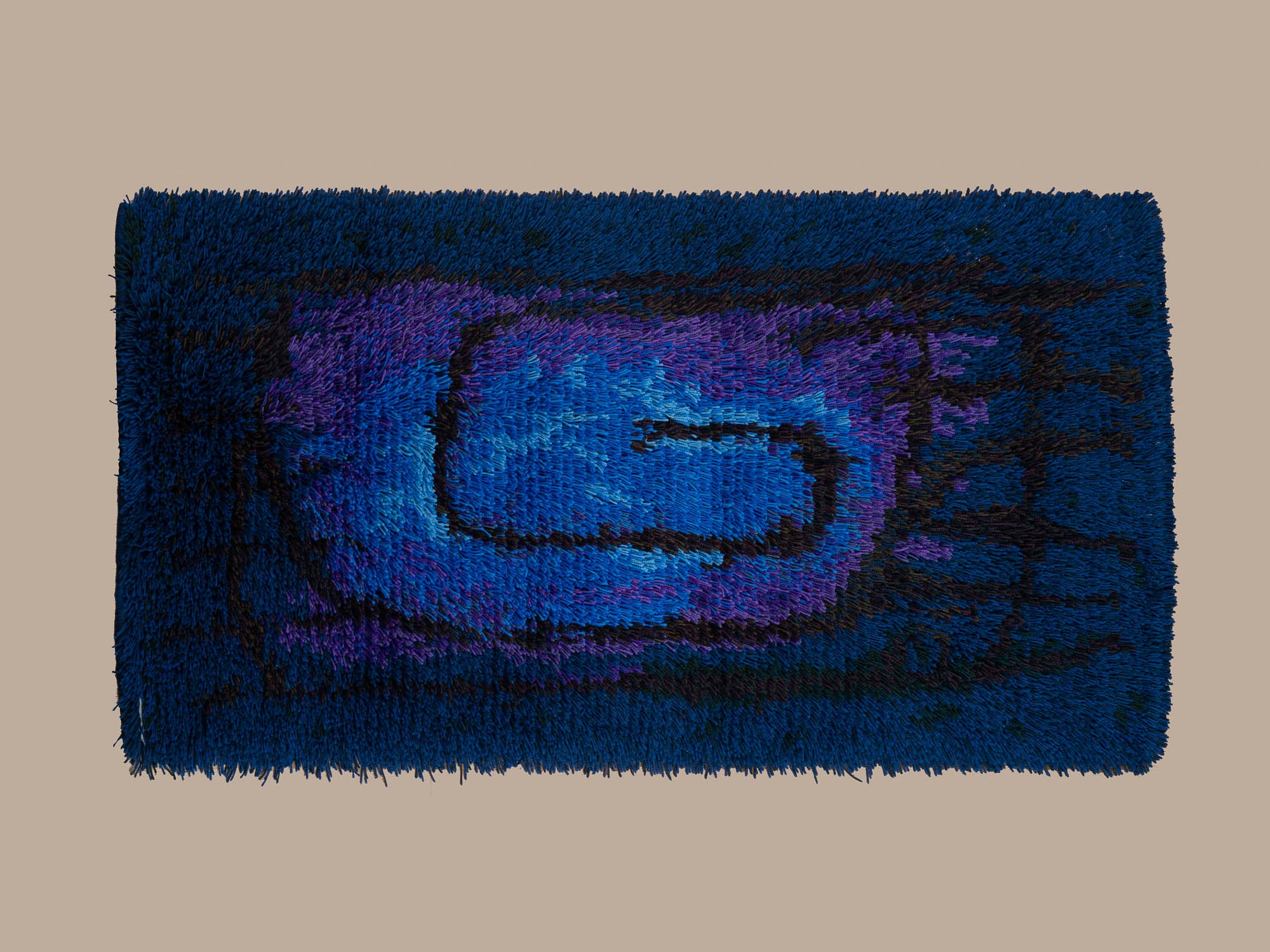 Tapisserie / Tapis Ryijy en laine, Finlande (vers 1968)..Ryijy rug / wall tapestry, Finland (ca. 1968)