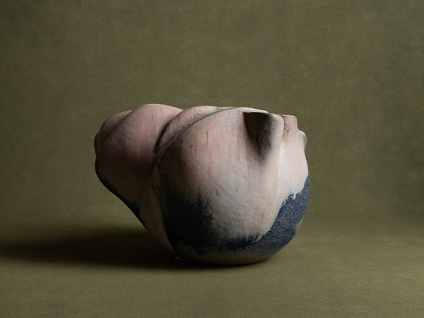 Sculpture biomorphique en grès, Suisse (années 1970)..Stoneware freeform sculpture, Switzerland (Circa 1970)