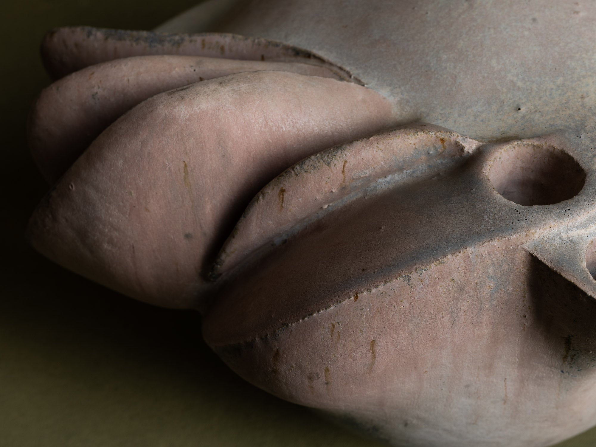 Sculpture biomorphique en grès, Suisse (années 1970)..Stoneware freeform sculpture, Switzerland (Circa 1970)