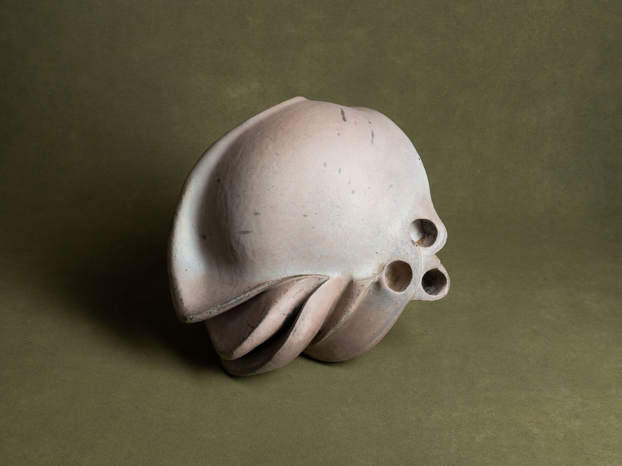 Sculpture biomorphique en grès, Suisse (années 1970)..Stoneware freeform sculpture, Switzerland (Circa 1970)