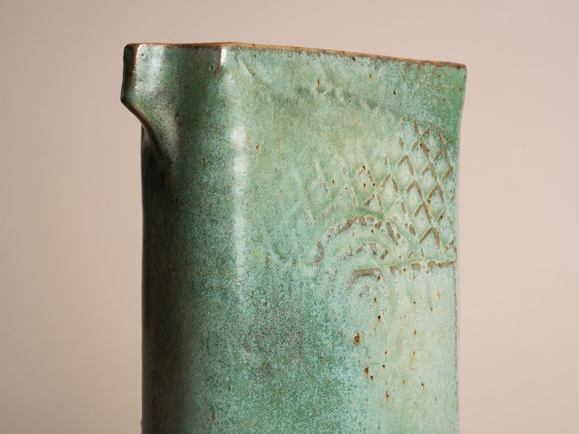 Vase en grès pour l'ikebana de Jean-Claude Séris, France (vers 1980)..Stoneware ikebana vase by Jean-Claude Séris, France (circa 1980)
