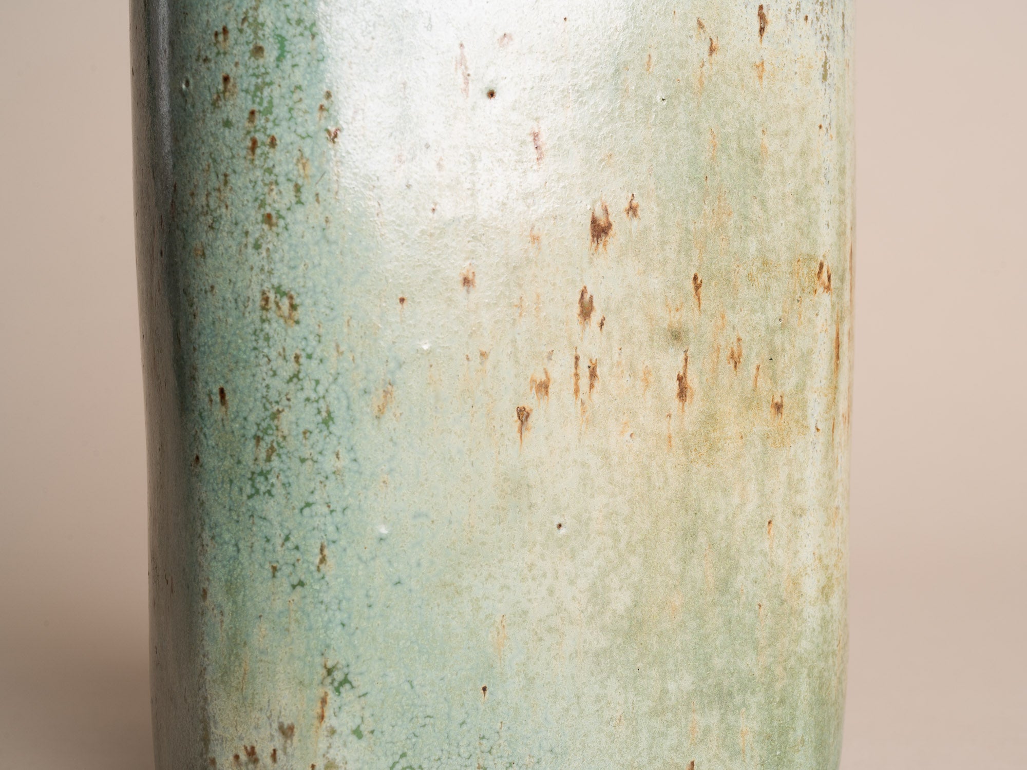 Vase en grès pour l'ikebana de Jean-Claude Séris, France (vers 1980)..Stoneware ikebana vase by Jean-Claude Séris, France (circa 1980)
