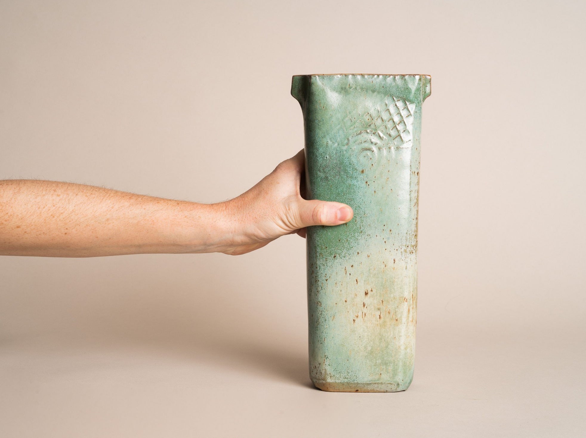 Vase en grès pour l'ikebana de Jean-Claude Séris, France (vers 1980)..Stoneware ikebana vase by Jean-Claude Séris, France (circa 1980)