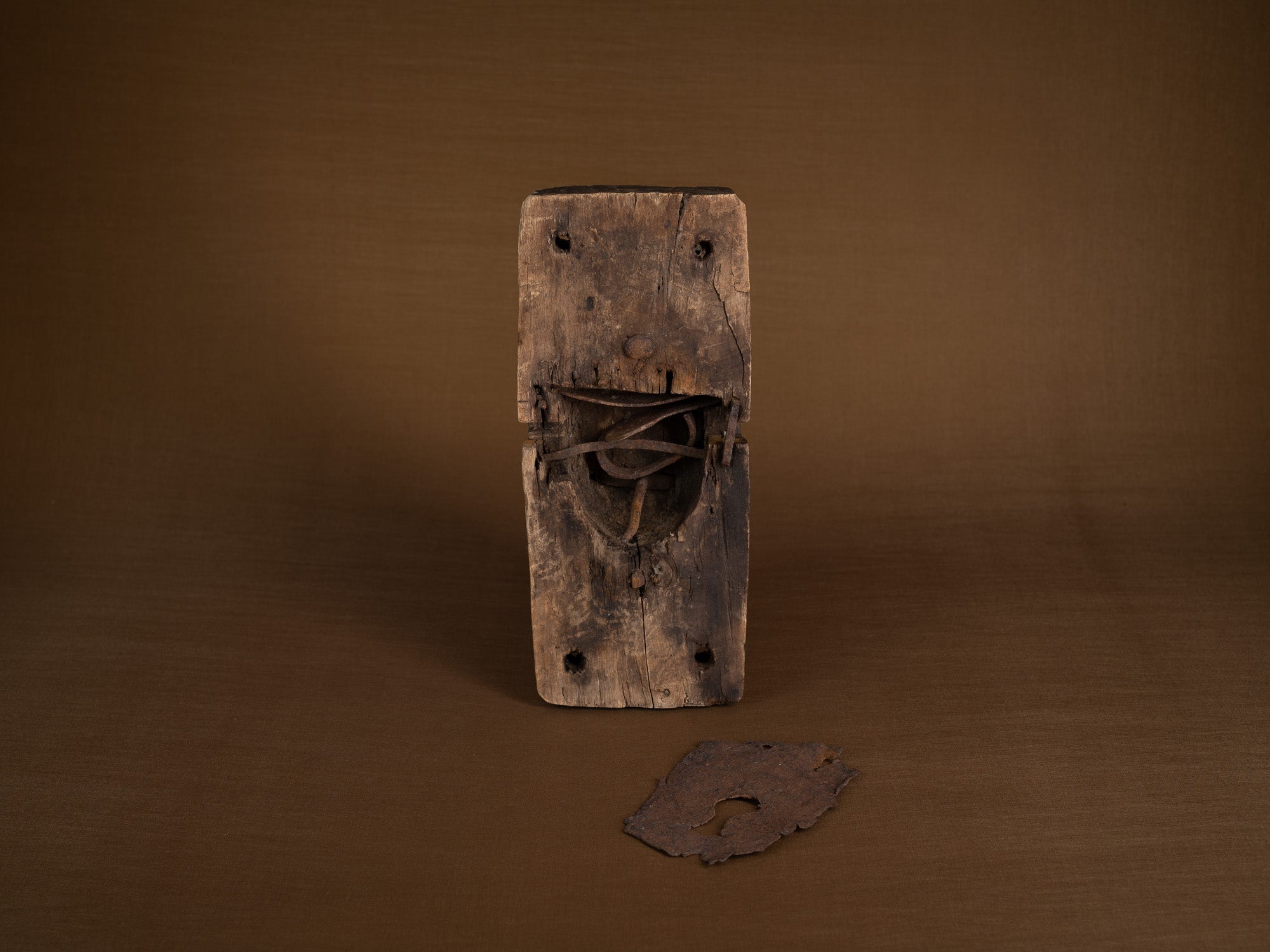 Rare serrure ancienne, art paysan, Suède (XVIIIe siècle)..Rare old lock, peasant art, Sweden (18th century)