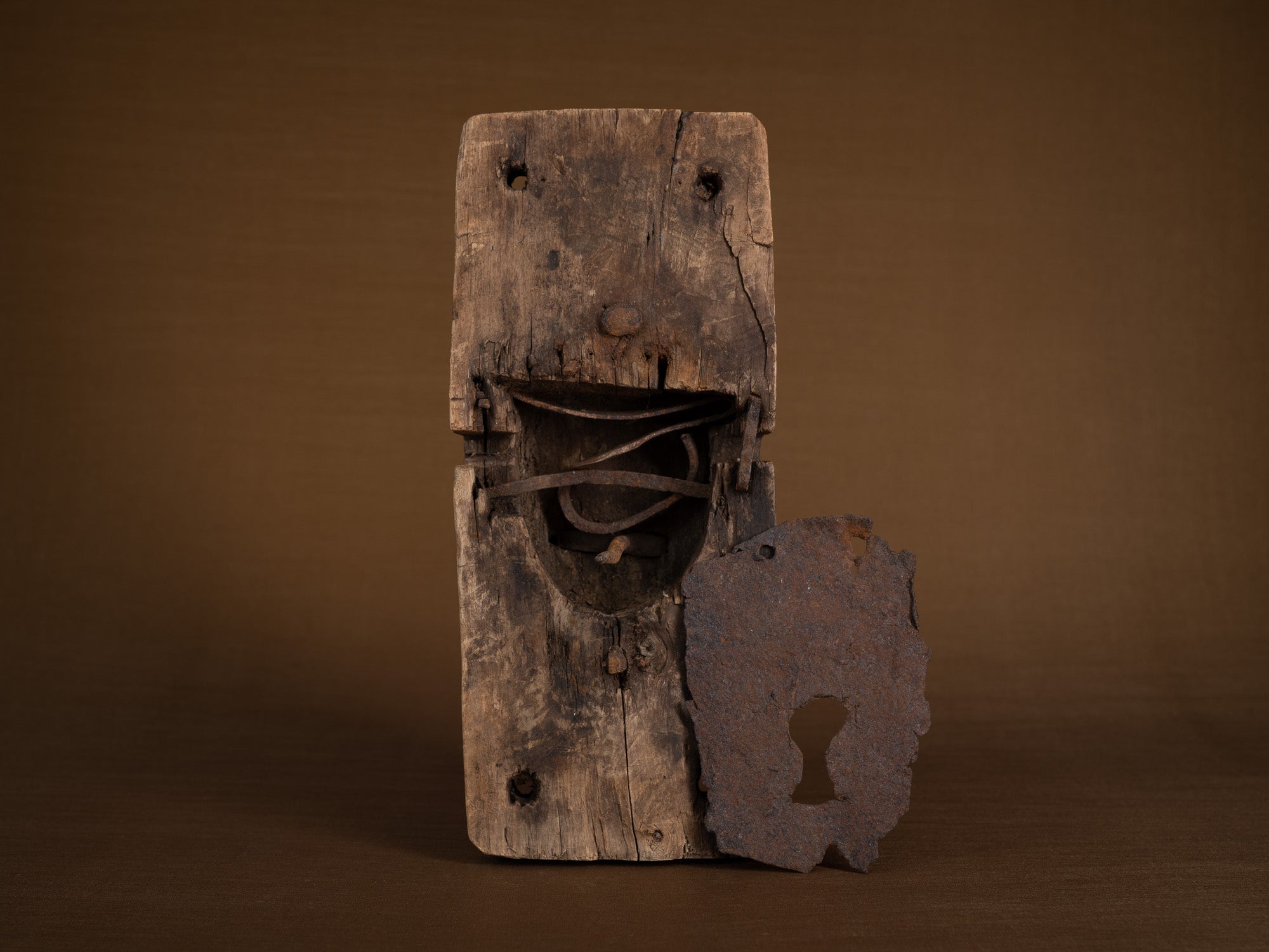 Rare serrure ancienne, art paysan, Suède (XVIIIe siècle)..Rare old lock, peasant art, Sweden (18th century)